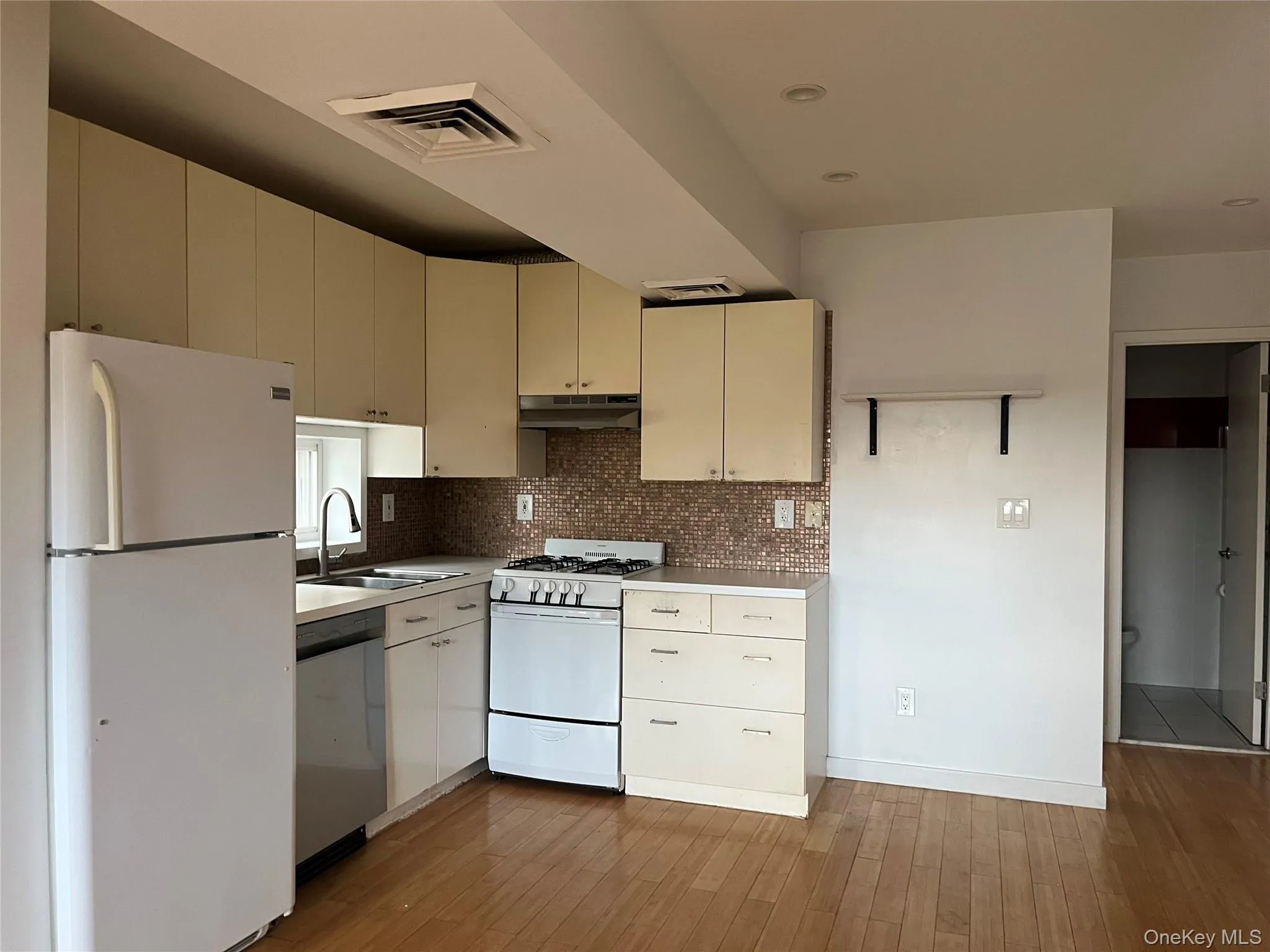 43-14 157 Street, New York, NY, 3 Bedrooms Bedrooms, 6 Rooms Rooms,1 BathroomBathrooms,Residential Lease,For Rent,157,0,1019460 43-14 157 Street, New York, NY, 3 Bedrooms Bedrooms, 6 Rooms Rooms,1 BathroomBathrooms,Residential Lease,For Rent,157,0,1019460