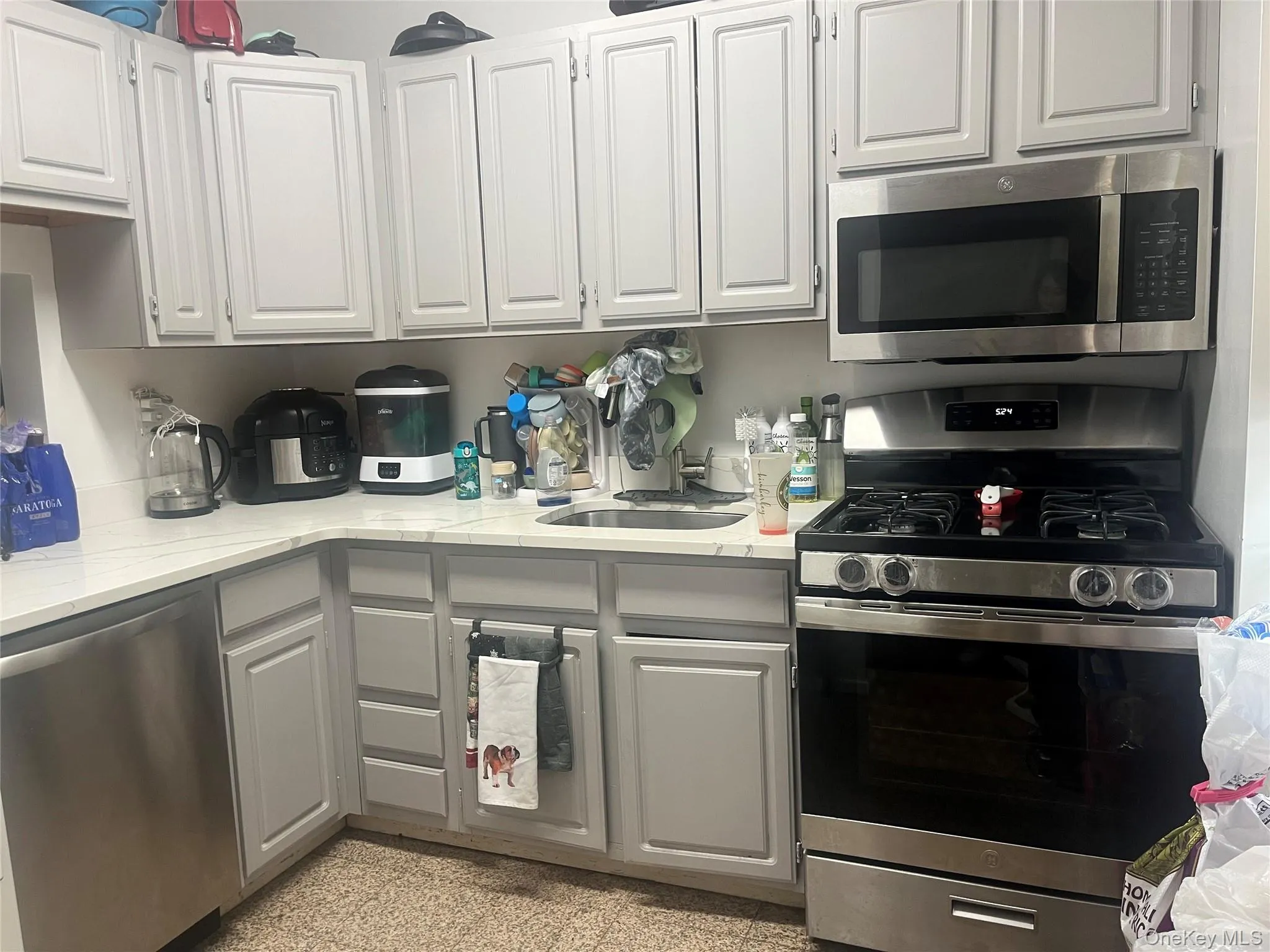 39-05 208 Street, New York, NY, 2 Bedrooms Bedrooms, 4 Rooms Rooms,1 BathroomBathrooms,Residential Lease,For Rent,208,0,1019467 39-05 208 Street, New York, NY, 2 Bedrooms Bedrooms, 4 Rooms Rooms,1 BathroomBathrooms,Residential Lease,For Rent,208,0,1019467