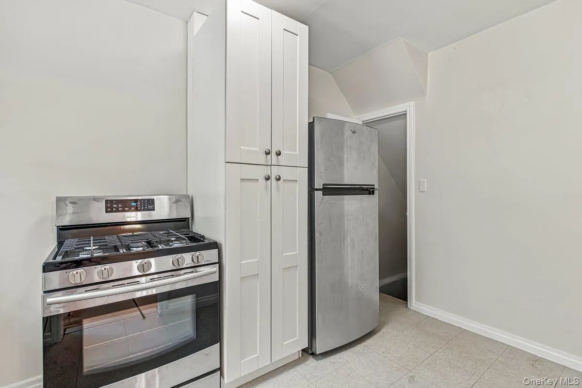 2046 26th Street, New York, NY, 3 Bedrooms Bedrooms, 5 Rooms Rooms,1 BathroomBathrooms,Residential,For Rent,26th,0,1019485 2046 26th Street, New York, NY, 3 Bedrooms Bedrooms, 5 Rooms Rooms,1 BathroomBathrooms,Residential,For Rent,26th,0,1019485