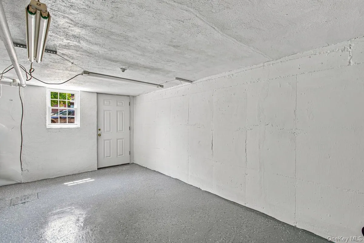 2046 26th Street, New York, NY, 3 Bedrooms Bedrooms, 5 Rooms Rooms,1 BathroomBathrooms,Residential,For Rent,26th,0,1019485 2046 26th Street, New York, NY, 3 Bedrooms Bedrooms, 5 Rooms Rooms,1 BathroomBathrooms,Residential,For Rent,26th,0,1019485