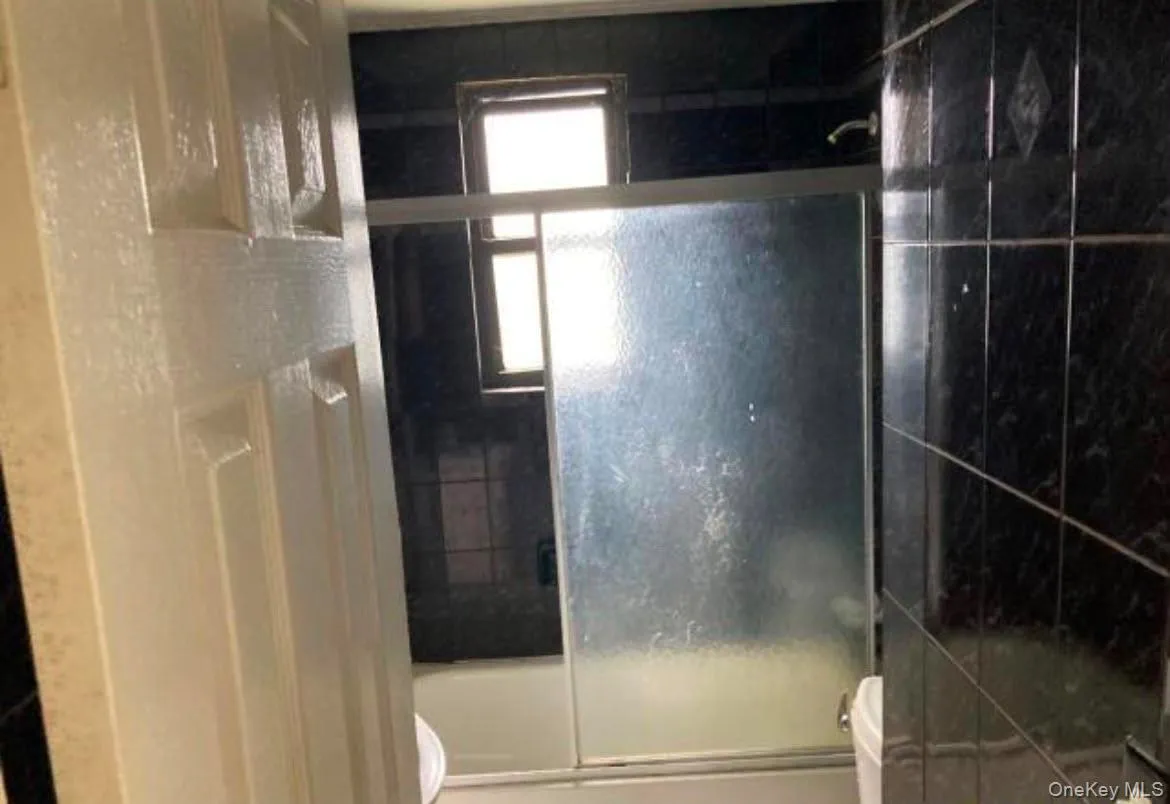 40 East Avenue, Hempstead, NY, 4 Bedrooms Bedrooms, 8 Rooms Rooms,2 BathroomsBathrooms,Residential,For Rent,East,0,1019487 40 East Avenue, Hempstead, NY, 4 Bedrooms Bedrooms, 8 Rooms Rooms,2 BathroomsBathrooms,Residential,For Rent,East,0,1019487