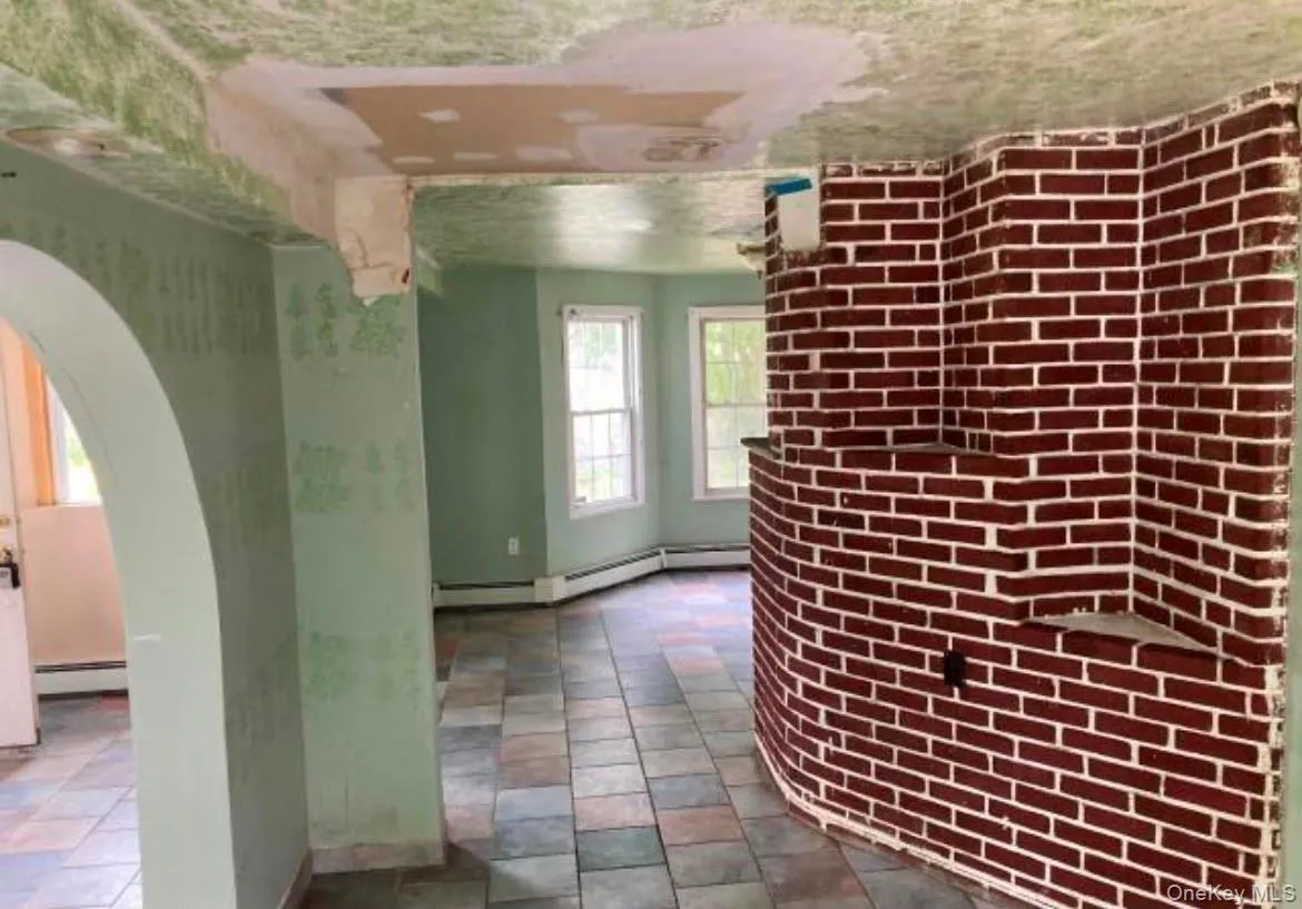 40 East Avenue, Hempstead, NY, 4 Bedrooms Bedrooms, 8 Rooms Rooms,2 BathroomsBathrooms,Residential,For Rent,East,0,1019487 40 East Avenue, Hempstead, NY, 4 Bedrooms Bedrooms, 8 Rooms Rooms,2 BathroomsBathrooms,Residential,For Rent,East,0,1019487