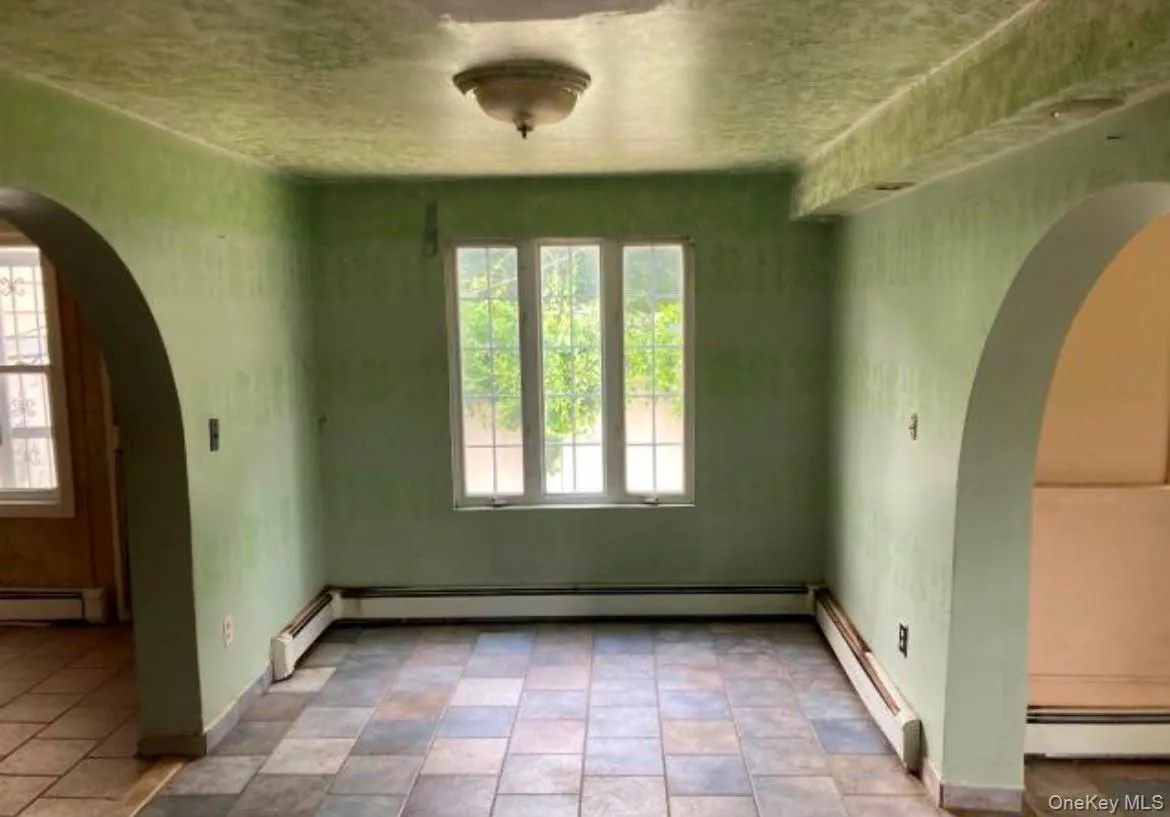 40 East Avenue, Hempstead, NY, 4 Bedrooms Bedrooms, 8 Rooms Rooms,2 BathroomsBathrooms,Residential,For Rent,East,0,1019487 40 East Avenue, Hempstead, NY, 4 Bedrooms Bedrooms, 8 Rooms Rooms,2 BathroomsBathrooms,Residential,For Rent,East,0,1019487