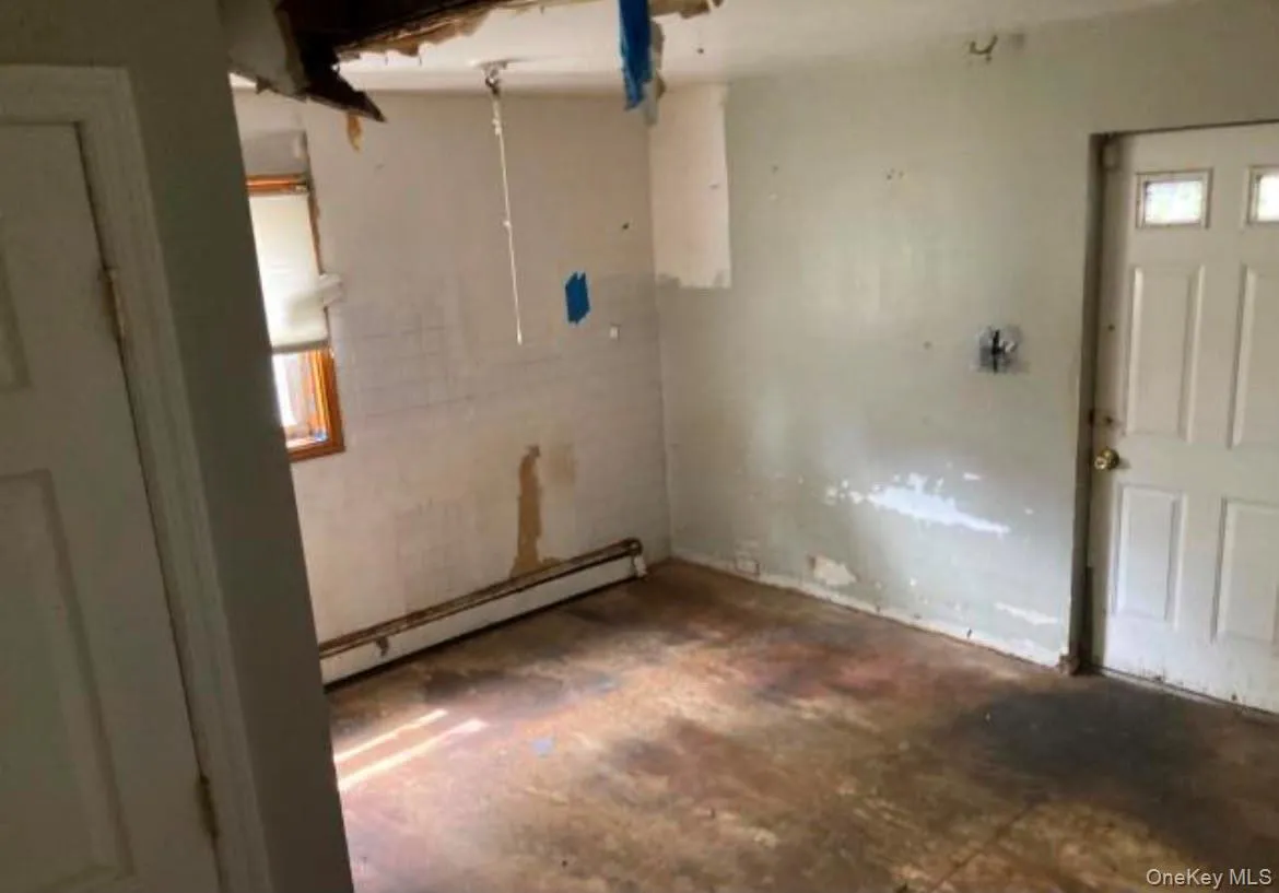 40 East Avenue, Hempstead, NY, 4 Bedrooms Bedrooms, 8 Rooms Rooms,2 BathroomsBathrooms,Residential,For Rent,East,0,1019487 40 East Avenue, Hempstead, NY, 4 Bedrooms Bedrooms, 8 Rooms Rooms,2 BathroomsBathrooms,Residential,For Rent,East,0,1019487