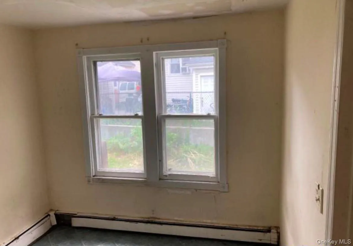 40 East Avenue, Hempstead, NY, 4 Bedrooms Bedrooms, 8 Rooms Rooms,2 BathroomsBathrooms,Residential,For Rent,East,0,1019487 40 East Avenue, Hempstead, NY, 4 Bedrooms Bedrooms, 8 Rooms Rooms,2 BathroomsBathrooms,Residential,For Rent,East,0,1019487