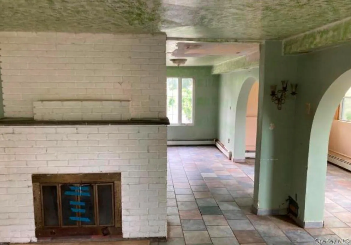 40 East Avenue, Hempstead, NY, 4 Bedrooms Bedrooms, 8 Rooms Rooms,2 BathroomsBathrooms,Residential,For Rent,East,0,1019487 40 East Avenue, Hempstead, NY, 4 Bedrooms Bedrooms, 8 Rooms Rooms,2 BathroomsBathrooms,Residential,For Rent,East,0,1019487