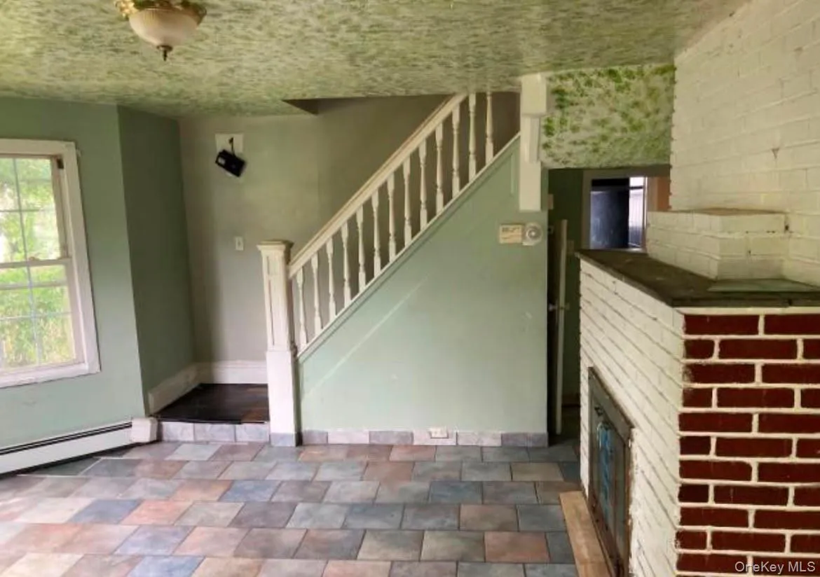 40 East Avenue, Hempstead, NY, 4 Bedrooms Bedrooms, 8 Rooms Rooms,2 BathroomsBathrooms,Residential,For Rent,East,0,1019487 40 East Avenue, Hempstead, NY, 4 Bedrooms Bedrooms, 8 Rooms Rooms,2 BathroomsBathrooms,Residential,For Rent,East,0,1019487