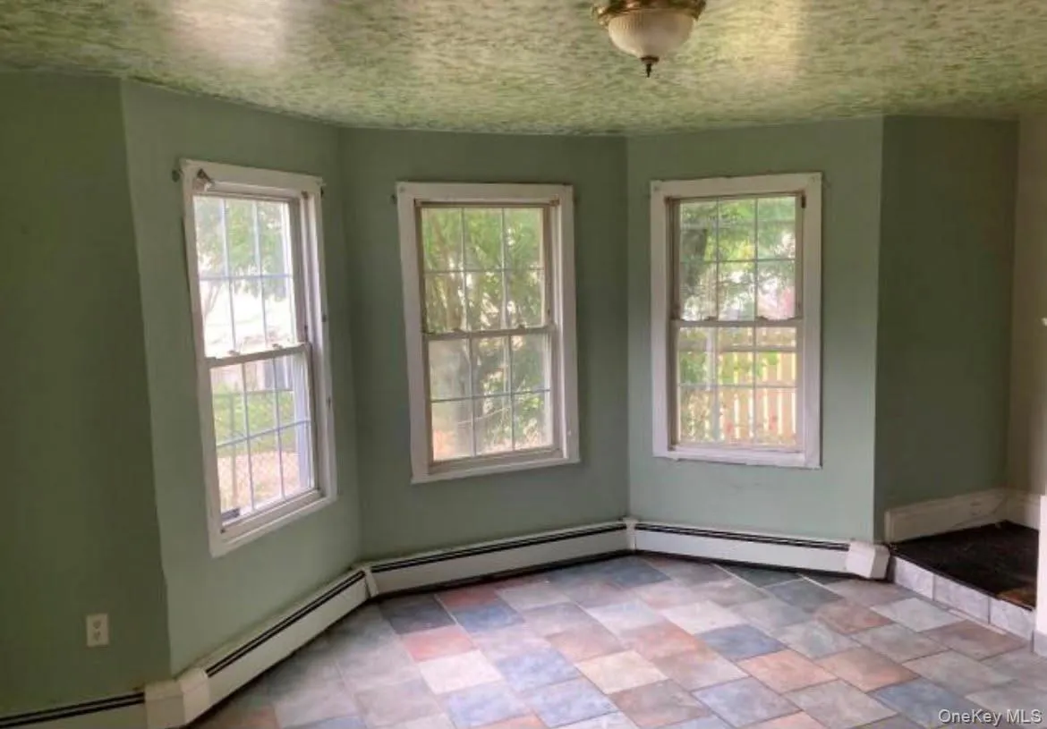 40 East Avenue, Hempstead, NY, 4 Bedrooms Bedrooms, 8 Rooms Rooms,2 BathroomsBathrooms,Residential,For Rent,East,0,1019487 40 East Avenue, Hempstead, NY, 4 Bedrooms Bedrooms, 8 Rooms Rooms,2 BathroomsBathrooms,Residential,For Rent,East,0,1019487