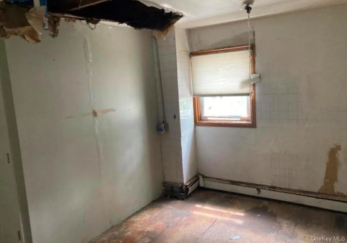 40 East Avenue, Hempstead, NY, 4 Bedrooms Bedrooms, 8 Rooms Rooms,2 BathroomsBathrooms,Residential,For Rent,East,0,1019487 40 East Avenue, Hempstead, NY, 4 Bedrooms Bedrooms, 8 Rooms Rooms,2 BathroomsBathrooms,Residential,For Rent,East,0,1019487
