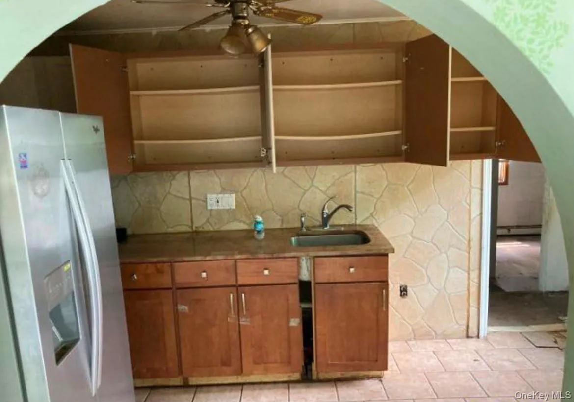 40 East Avenue, Hempstead, NY, 4 Bedrooms Bedrooms, 8 Rooms Rooms,2 BathroomsBathrooms,Residential,For Rent,East,0,1019487 40 East Avenue, Hempstead, NY, 4 Bedrooms Bedrooms, 8 Rooms Rooms,2 BathroomsBathrooms,Residential,For Rent,East,0,1019487