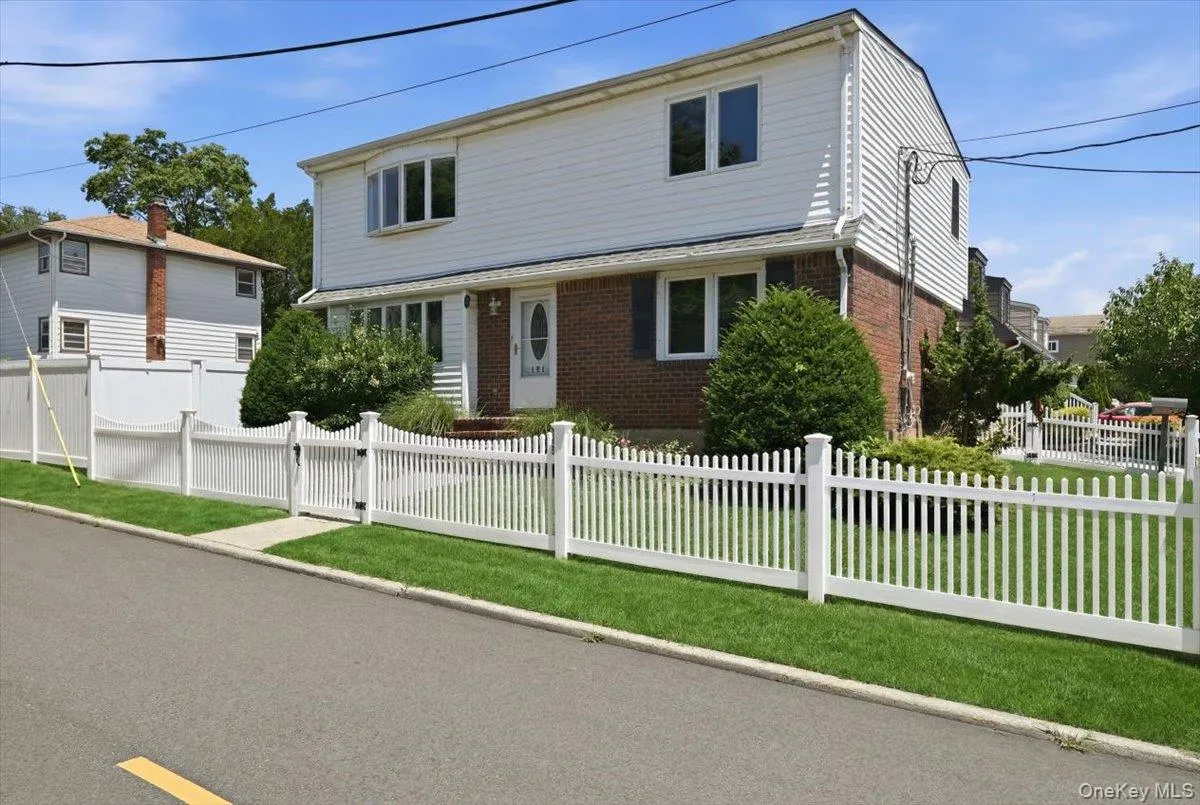 258 Marguerite Avenue, Hempstead, NY, 4 Bedrooms Bedrooms, 8 Rooms Rooms,2 BathroomsBathrooms,Residential,For Rent,Marguerite,0,1019489 258 Marguerite Avenue, Hempstead, NY, 4 Bedrooms Bedrooms, 8 Rooms Rooms,2 BathroomsBathrooms,Residential,For Rent,Marguerite,0,1019489
