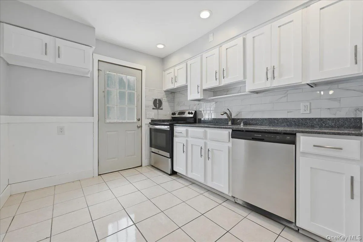 258 Marguerite Avenue, Hempstead, NY, 4 Bedrooms Bedrooms, 8 Rooms Rooms,2 BathroomsBathrooms,Residential,For Rent,Marguerite,0,1019489 258 Marguerite Avenue, Hempstead, NY, 4 Bedrooms Bedrooms, 8 Rooms Rooms,2 BathroomsBathrooms,Residential,For Rent,Marguerite,0,1019489