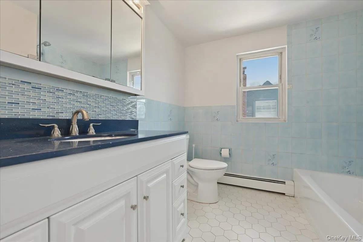 258 Marguerite Avenue, Hempstead, NY, 4 Bedrooms Bedrooms, 8 Rooms Rooms,2 BathroomsBathrooms,Residential,For Rent,Marguerite,0,1019489 258 Marguerite Avenue, Hempstead, NY, 4 Bedrooms Bedrooms, 8 Rooms Rooms,2 BathroomsBathrooms,Residential,For Rent,Marguerite,0,1019489