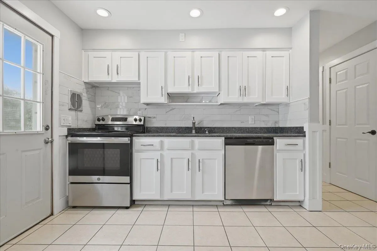 258 Marguerite Avenue, Hempstead, NY, 4 Bedrooms Bedrooms, 8 Rooms Rooms,2 BathroomsBathrooms,Residential,For Rent,Marguerite,0,1019489 258 Marguerite Avenue, Hempstead, NY, 4 Bedrooms Bedrooms, 8 Rooms Rooms,2 BathroomsBathrooms,Residential,For Rent,Marguerite,0,1019489