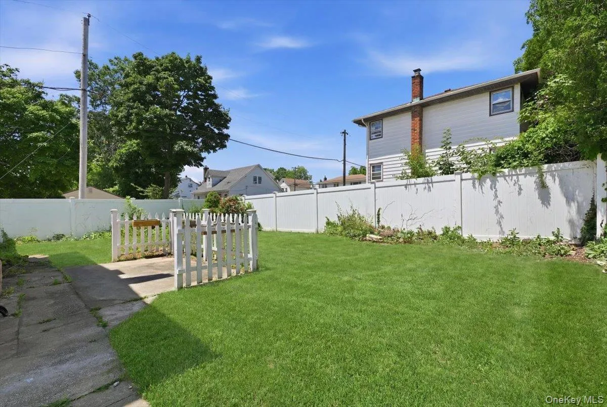 258 Marguerite Avenue, Hempstead, NY, 4 Bedrooms Bedrooms, 8 Rooms Rooms,2 BathroomsBathrooms,Residential,For Rent,Marguerite,0,1019489 258 Marguerite Avenue, Hempstead, NY, 4 Bedrooms Bedrooms, 8 Rooms Rooms,2 BathroomsBathrooms,Residential,For Rent,Marguerite,0,1019489