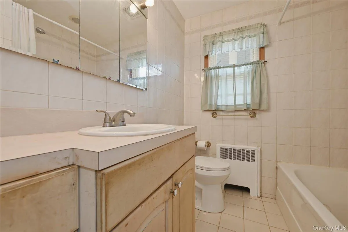 258 Marguerite Avenue, Hempstead, NY, 4 Bedrooms Bedrooms, 8 Rooms Rooms,2 BathroomsBathrooms,Residential,For Rent,Marguerite,0,1019489 258 Marguerite Avenue, Hempstead, NY, 4 Bedrooms Bedrooms, 8 Rooms Rooms,2 BathroomsBathrooms,Residential,For Rent,Marguerite,0,1019489
