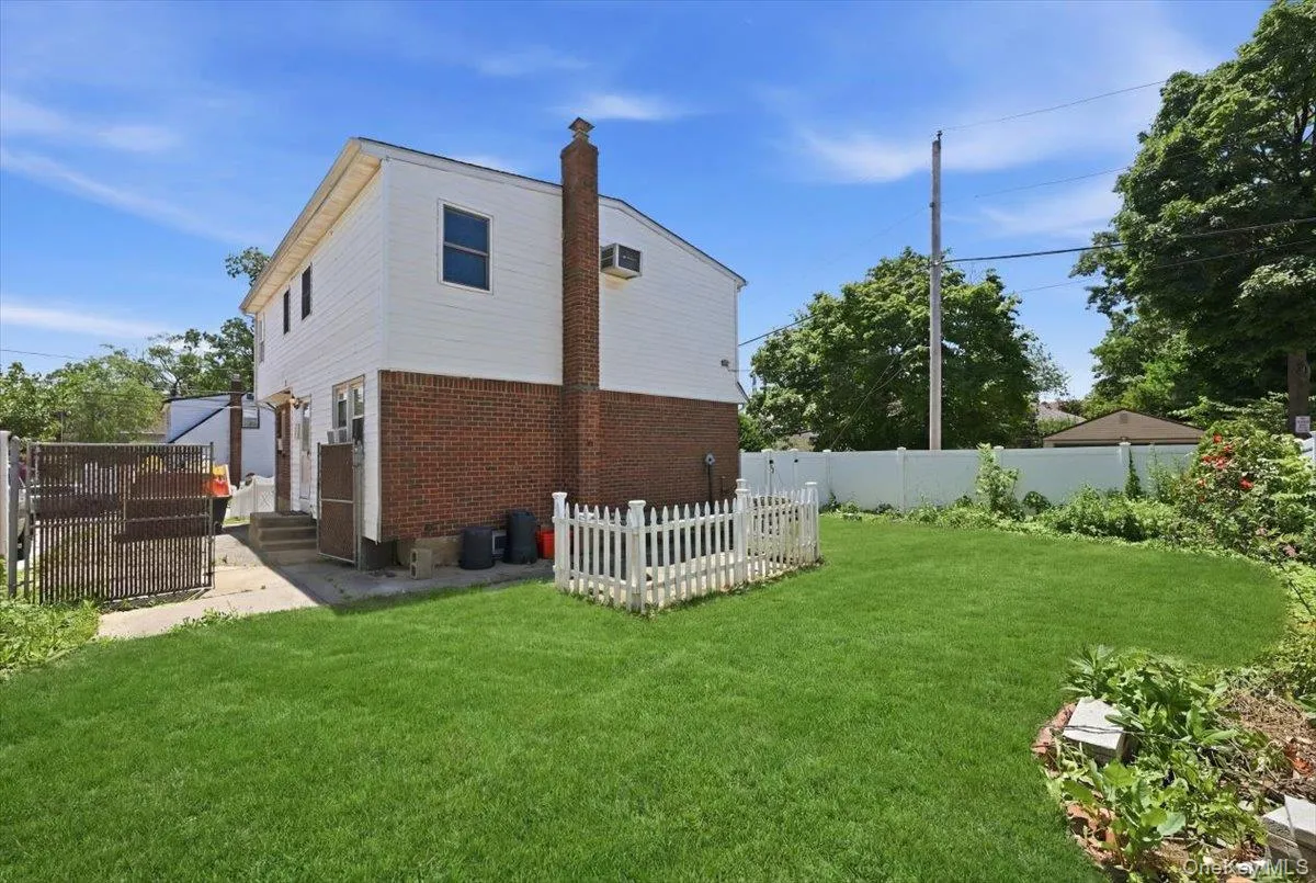 258 Marguerite Avenue, Hempstead, NY, 4 Bedrooms Bedrooms, 8 Rooms Rooms,2 BathroomsBathrooms,Residential,For Rent,Marguerite,0,1019489 258 Marguerite Avenue, Hempstead, NY, 4 Bedrooms Bedrooms, 8 Rooms Rooms,2 BathroomsBathrooms,Residential,For Rent,Marguerite,0,1019489