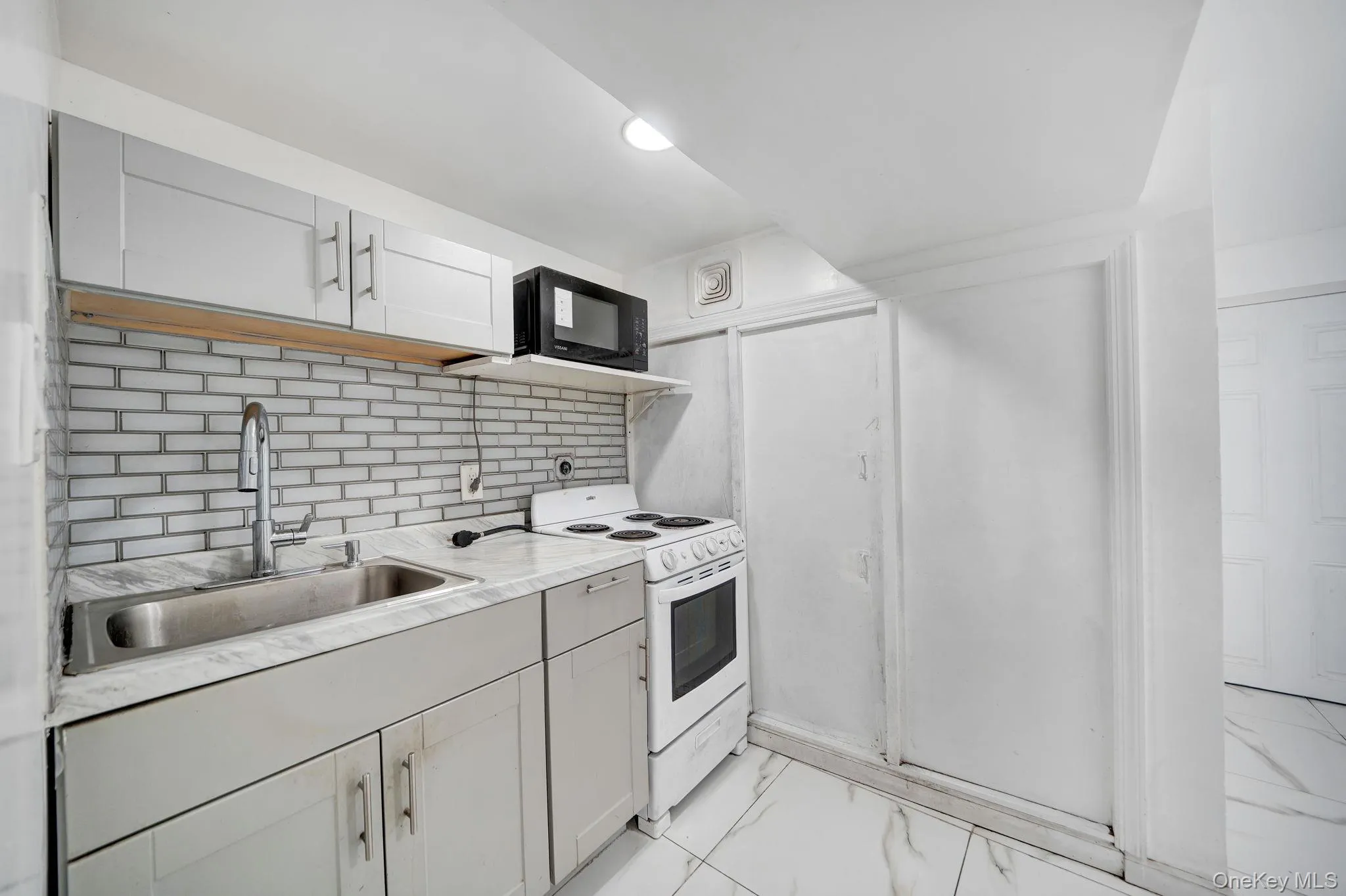 2067 Chatterton Avenue, New York, NY, 3 Bedrooms Bedrooms, 8 Rooms Rooms,2 BathroomsBathrooms,Residential,For Rent,Chatterton,0,1019492 2067 Chatterton Avenue, New York, NY, 3 Bedrooms Bedrooms, 8 Rooms Rooms,2 BathroomsBathrooms,Residential,For Rent,Chatterton,0,1019492