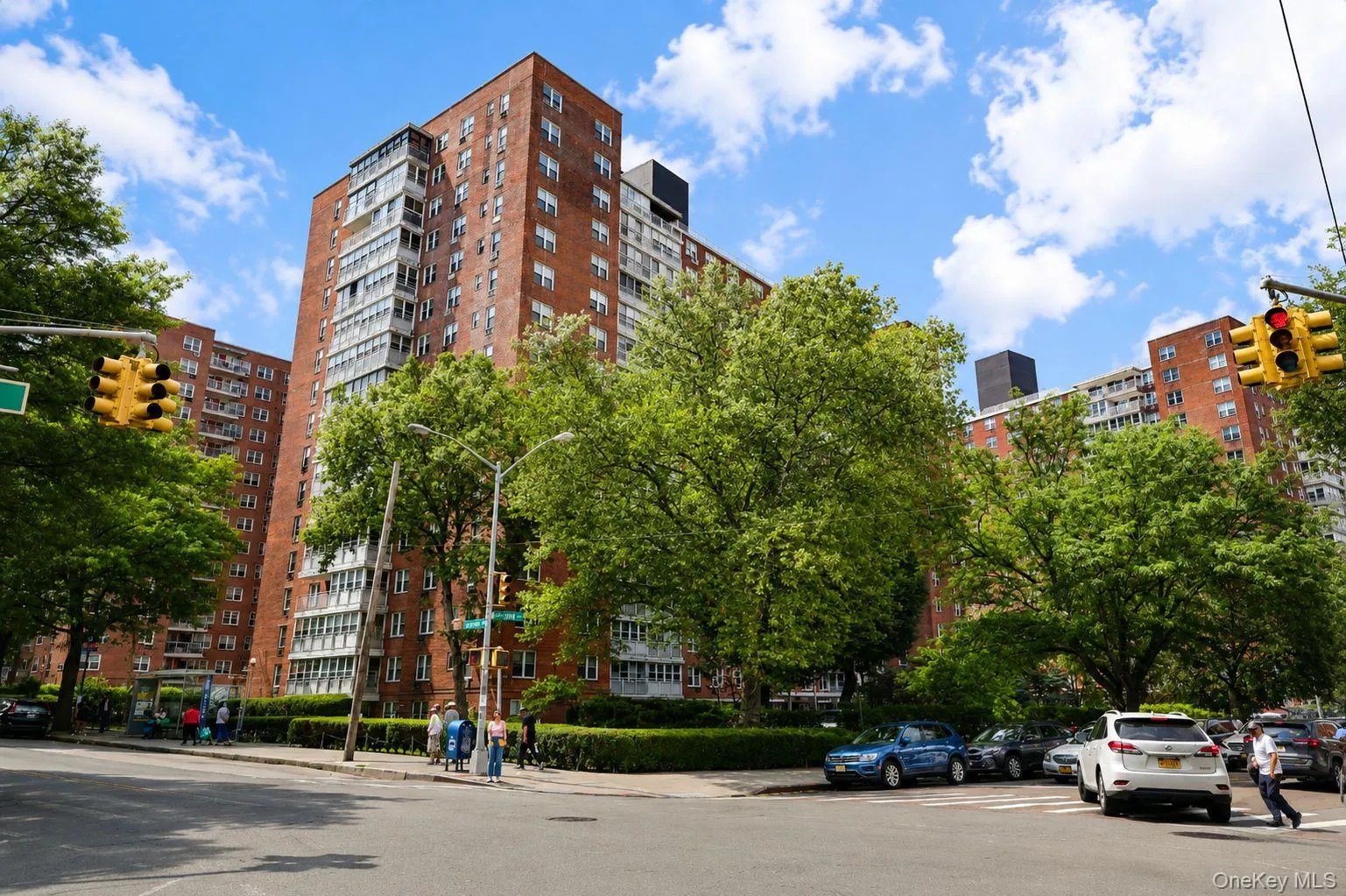 Close to trains, busses, LIRR, schools, shops and more Close to trains, busses, LIRR, schools, shops and more