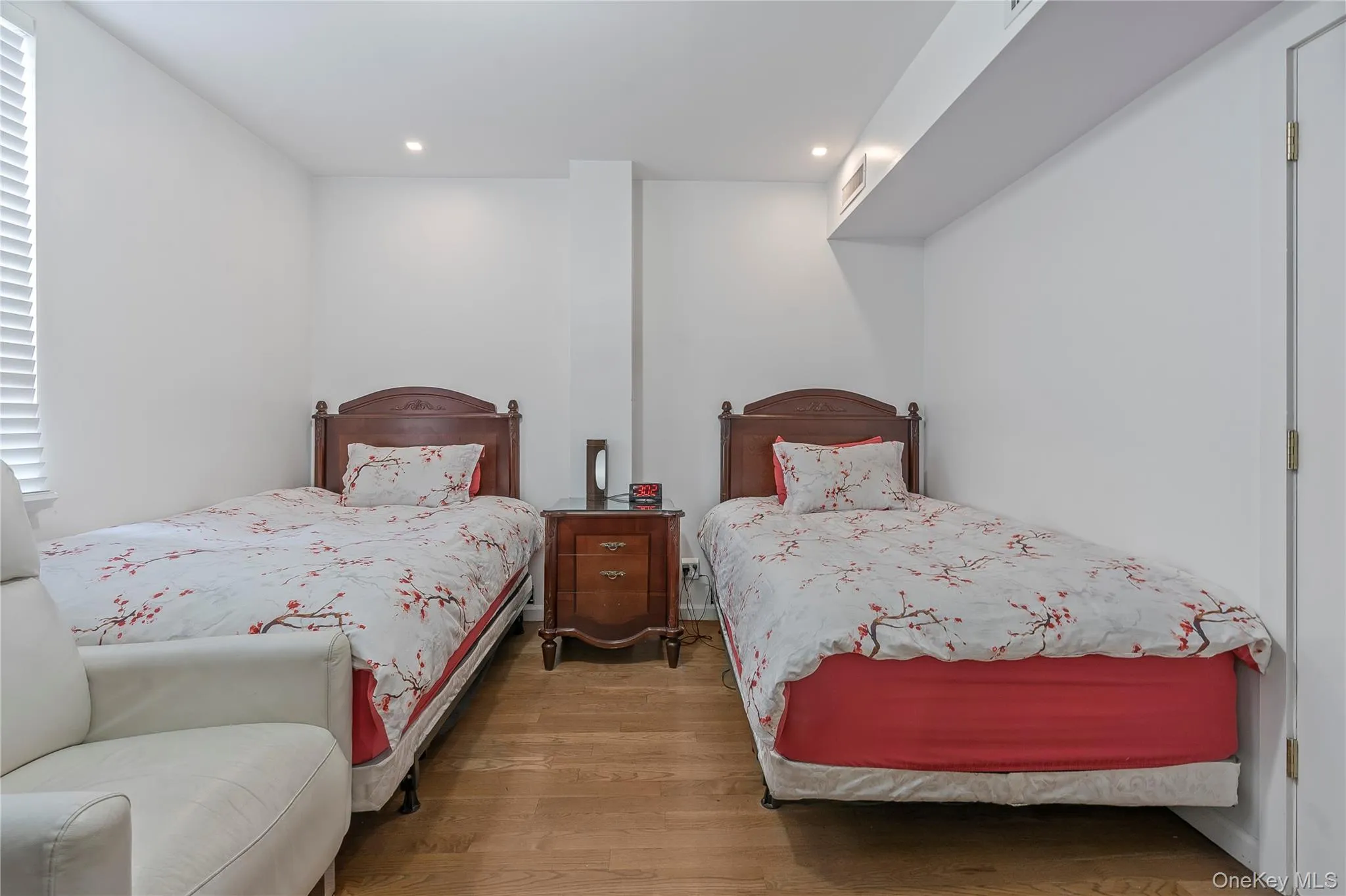 555 Flushing Avenue, New York, NY, 4 Bedrooms Bedrooms, 6 Rooms Rooms,2 BathroomsBathrooms,Residential,For Rent,Flushing,0,1019510 555 Flushing Avenue, New York, NY, 4 Bedrooms Bedrooms, 6 Rooms Rooms,2 BathroomsBathrooms,Residential,For Rent,Flushing,0,1019510