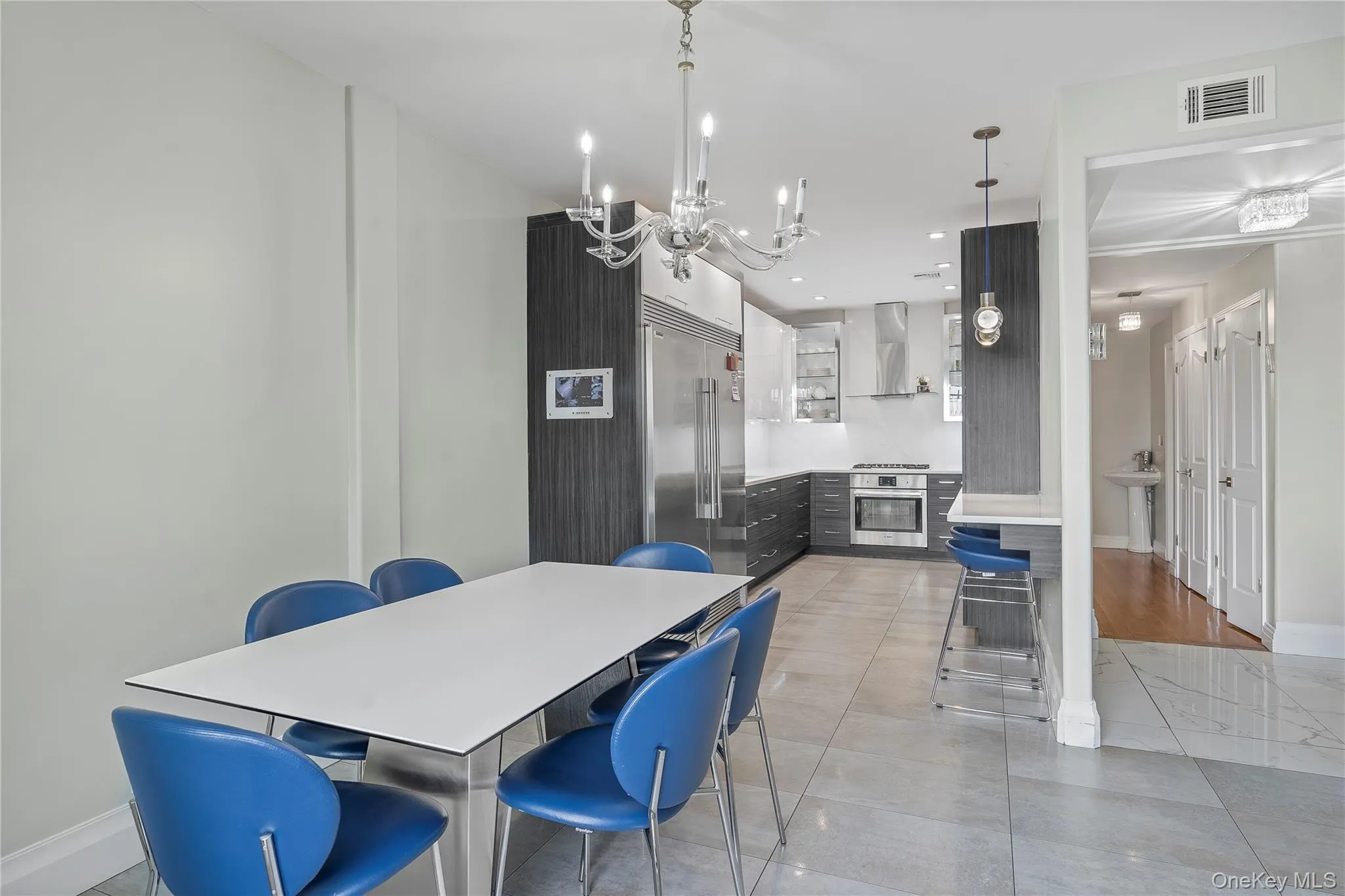 555 Flushing Avenue, New York, NY, 4 Bedrooms Bedrooms, 6 Rooms Rooms,2 BathroomsBathrooms,Residential,For Rent,Flushing,0,1019510 555 Flushing Avenue, New York, NY, 4 Bedrooms Bedrooms, 6 Rooms Rooms,2 BathroomsBathrooms,Residential,For Rent,Flushing,0,1019510