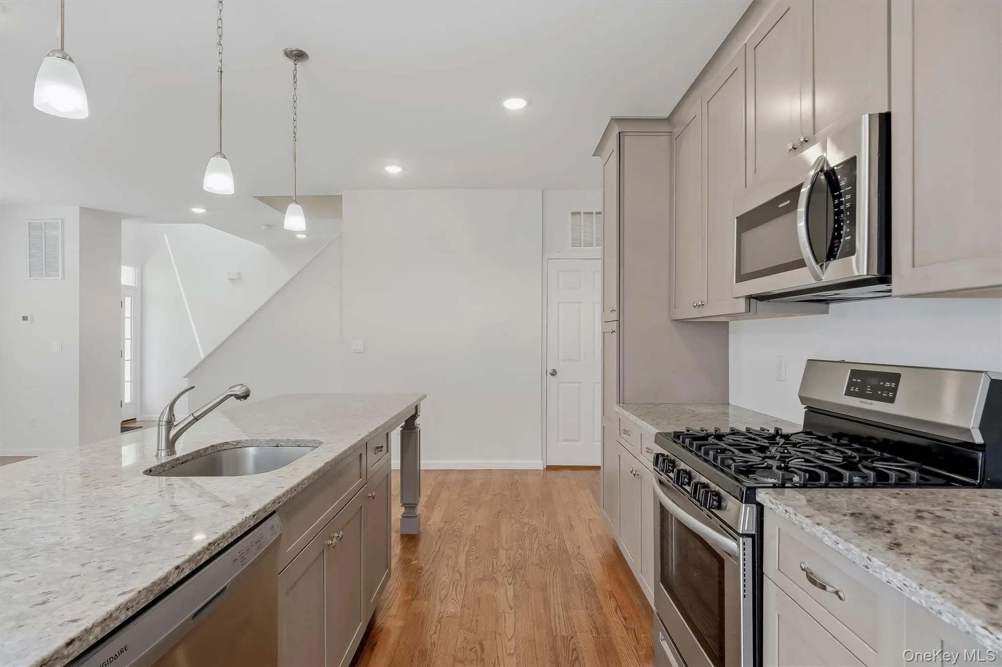 31 Magnolia Park Road, Middletown, NY, 3 Bedrooms Bedrooms, 10 Rooms Rooms,3 BathroomsBathrooms,Residential,For Rent,Magnolia Park,0,1019522 31 Magnolia Park Road, Middletown, NY, 3 Bedrooms Bedrooms, 10 Rooms Rooms,3 BathroomsBathrooms,Residential,For Rent,Magnolia Park,0,1019522