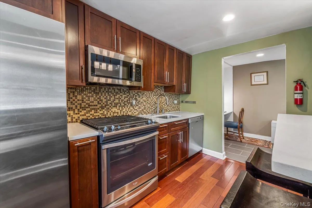 604 Tompkins Avenue, Mamaroneck, NY, 1 Bedroom Bedrooms, 3 Rooms Rooms,1 BathroomBathrooms,Residential,For Rent,Tompkins,0,1019523 604 Tompkins Avenue, Mamaroneck, NY, 1 Bedroom Bedrooms, 3 Rooms Rooms,1 BathroomBathrooms,Residential,For Rent,Tompkins,0,1019523