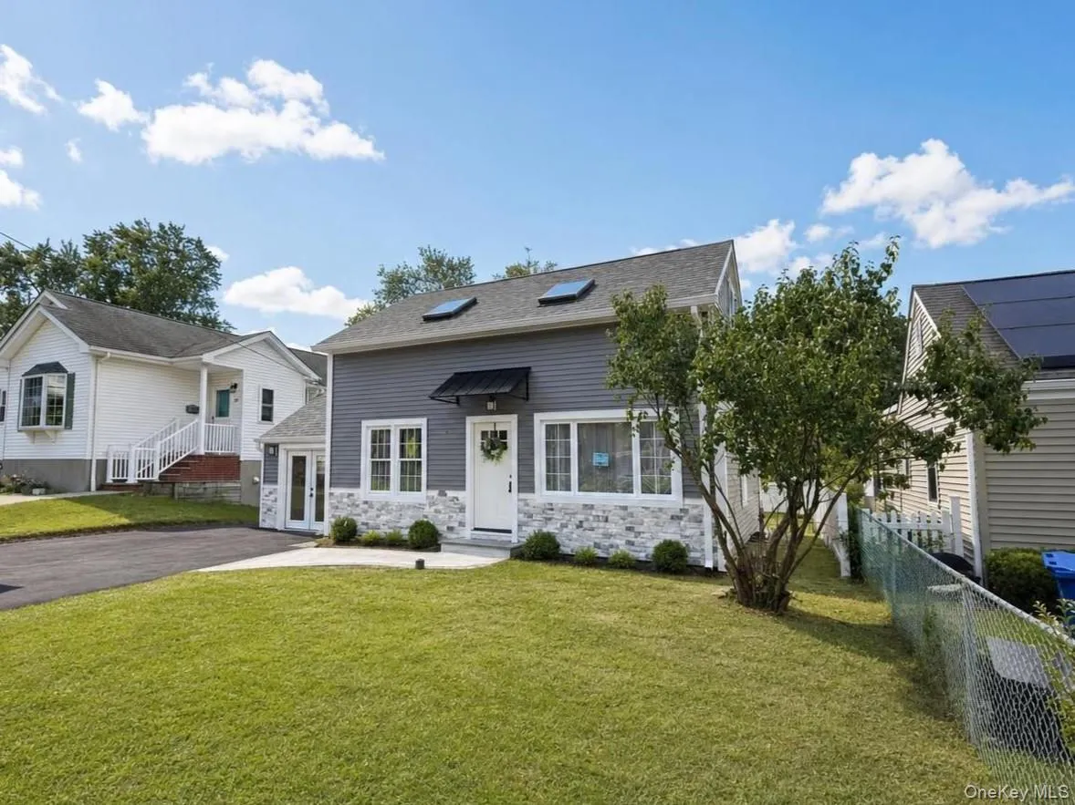 23 Conkling Avenue, Middletown, NY, 4 Bedrooms Bedrooms, 9 Rooms Rooms,2 BathroomsBathrooms,Residential,For Rent,Conkling,0,1019526 23 Conkling Avenue, Middletown, NY, 4 Bedrooms Bedrooms, 9 Rooms Rooms,2 BathroomsBathrooms,Residential,For Rent,Conkling,0,1019526
