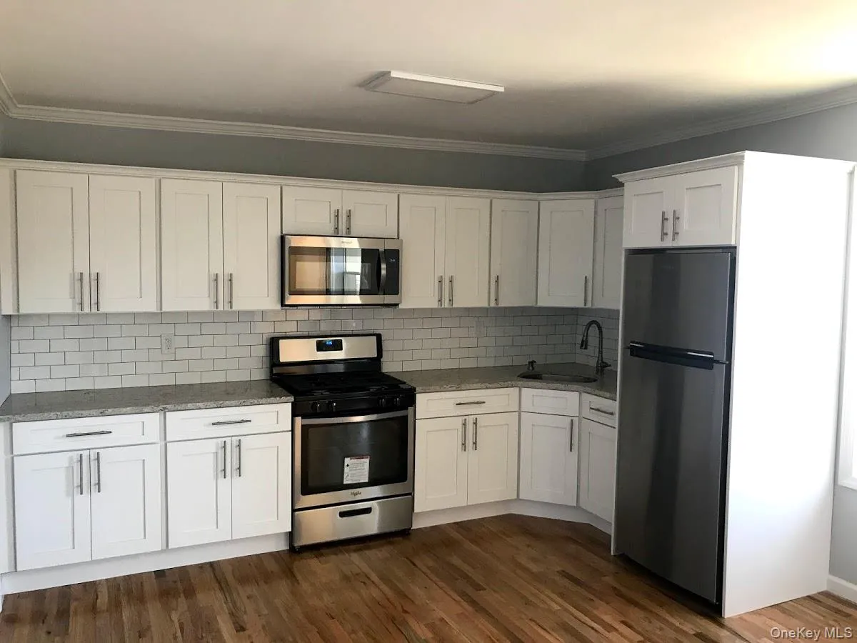 236 Montauk Highway, Babylon, NY, 1 Bedroom Bedrooms, 3 Rooms Rooms,1 BathroomBathrooms,Residential Lease,For Rent,Montauk,0,1019535 236 Montauk Highway, Babylon, NY, 1 Bedroom Bedrooms, 3 Rooms Rooms,1 BathroomBathrooms,Residential Lease,For Rent,Montauk,0,1019535