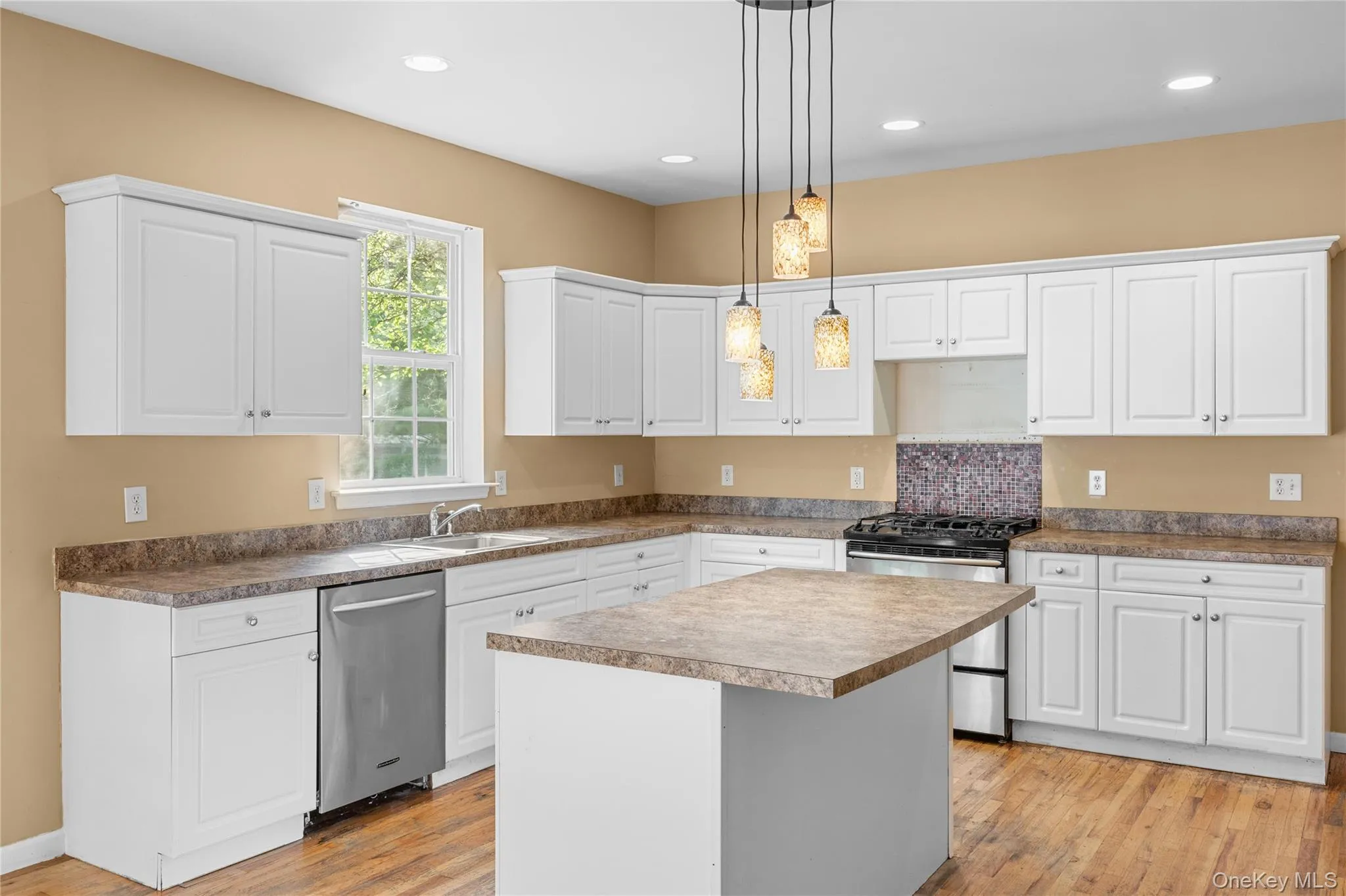 72 Sweetgum Lane, Brookhaven, NY, 4 Bedrooms Bedrooms, 9 Rooms Rooms,3 BathroomsBathrooms,Residential,For Rent,Sweetgum,0,1019536 72 Sweetgum Lane, Brookhaven, NY, 4 Bedrooms Bedrooms, 9 Rooms Rooms,3 BathroomsBathrooms,Residential,For Rent,Sweetgum,0,1019536