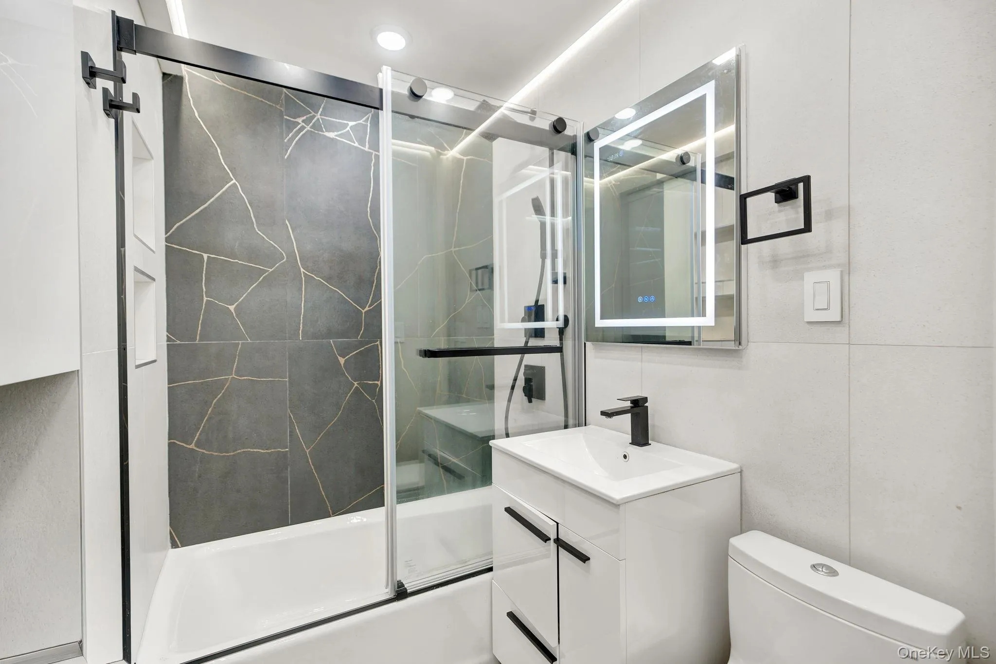 98-25 64th Road, New York, NY, 3 Bedrooms Bedrooms, 6 Rooms Rooms,2 BathroomsBathrooms,Residential,For Rent,64th,0,1019542 98-25 64th Road, New York, NY, 3 Bedrooms Bedrooms, 6 Rooms Rooms,2 BathroomsBathrooms,Residential,For Rent,64th,0,1019542