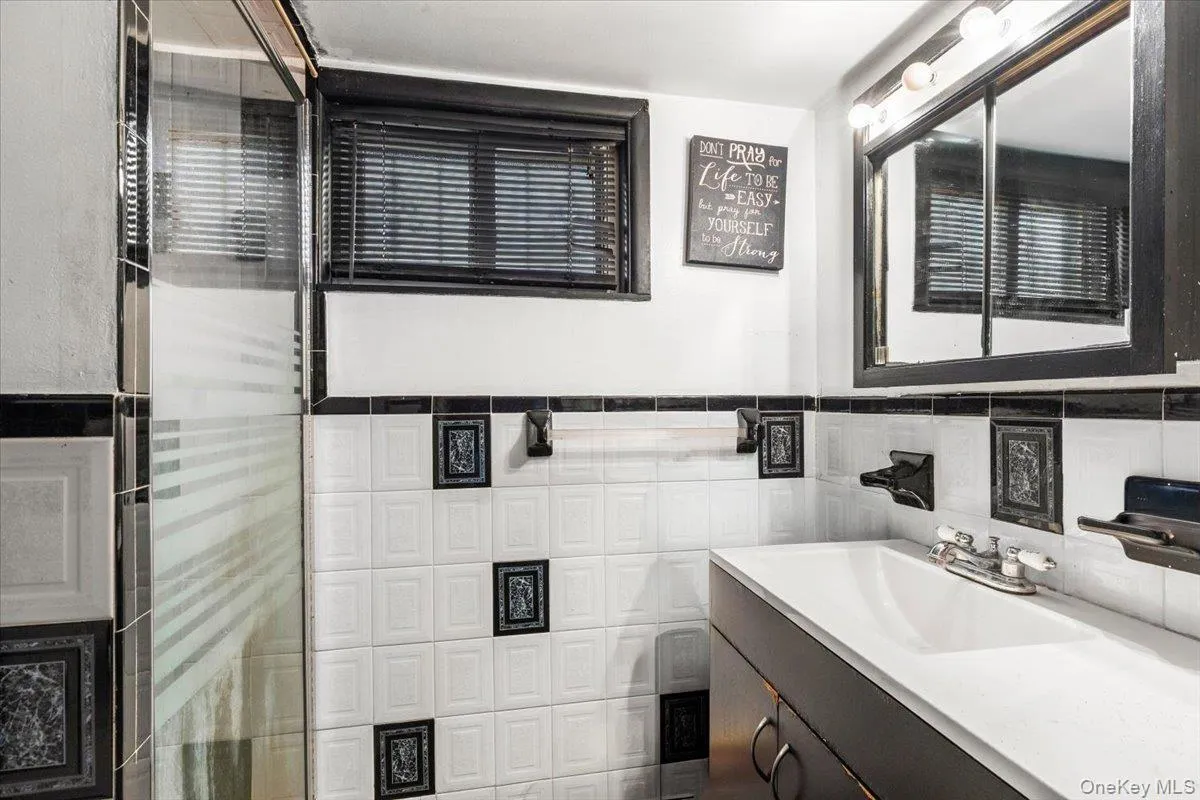 4212 Wilder Avenue, New York, NY, 4 Bedrooms Bedrooms, 9 Rooms Rooms,2 BathroomsBathrooms,Residential,For Rent,Wilder,0,1019555 4212 Wilder Avenue, New York, NY, 4 Bedrooms Bedrooms, 9 Rooms Rooms,2 BathroomsBathrooms,Residential,For Rent,Wilder,0,1019555