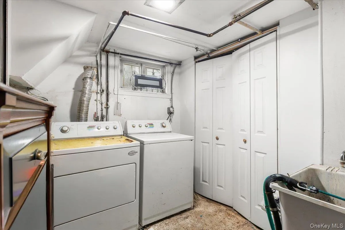 4212 Wilder Avenue, New York, NY, 4 Bedrooms Bedrooms, 9 Rooms Rooms,2 BathroomsBathrooms,Residential,For Rent,Wilder,0,1019555 4212 Wilder Avenue, New York, NY, 4 Bedrooms Bedrooms, 9 Rooms Rooms,2 BathroomsBathrooms,Residential,For Rent,Wilder,0,1019555