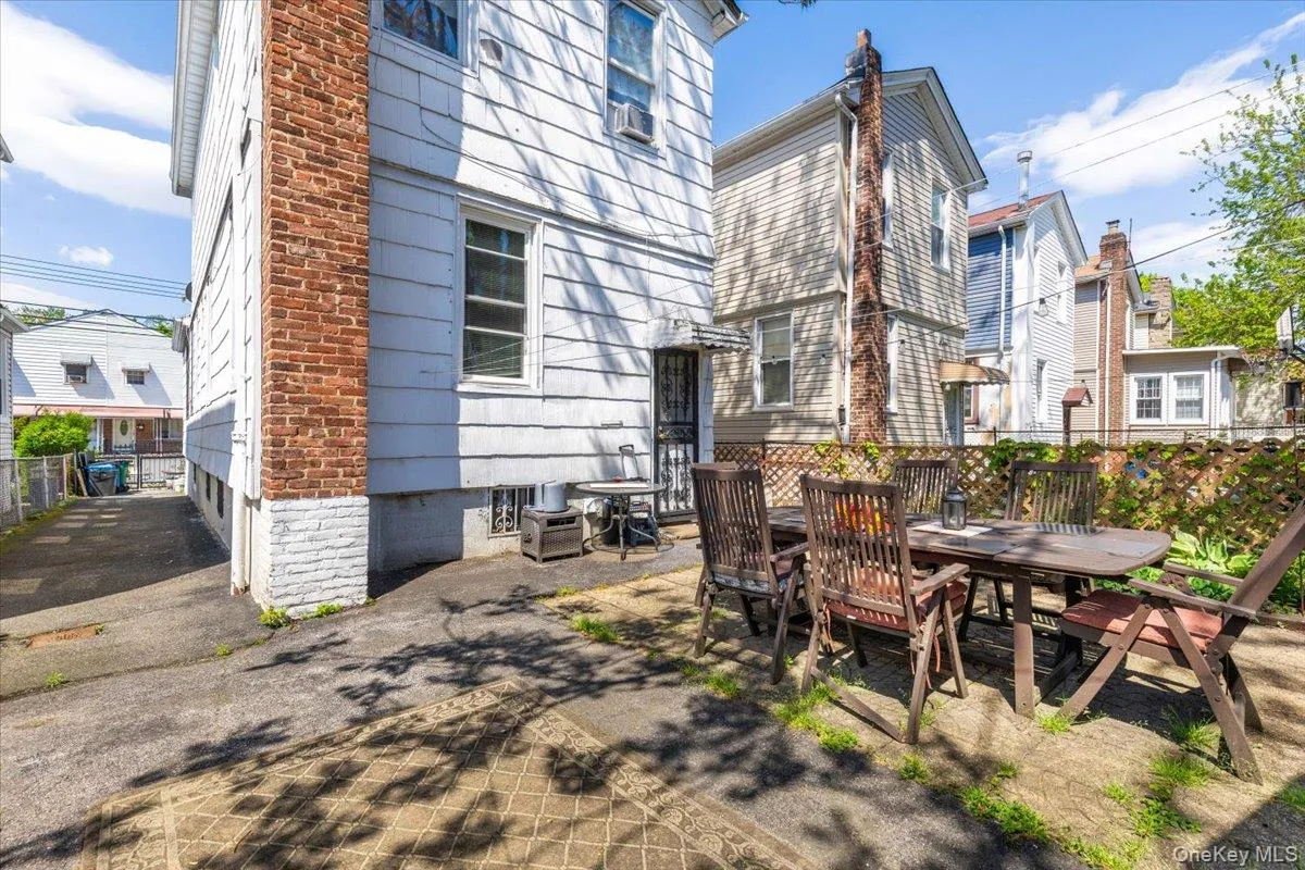 4212 Wilder Avenue, New York, NY, 4 Bedrooms Bedrooms, 9 Rooms Rooms,2 BathroomsBathrooms,Residential,For Rent,Wilder,0,1019555 4212 Wilder Avenue, New York, NY, 4 Bedrooms Bedrooms, 9 Rooms Rooms,2 BathroomsBathrooms,Residential,For Rent,Wilder,0,1019555