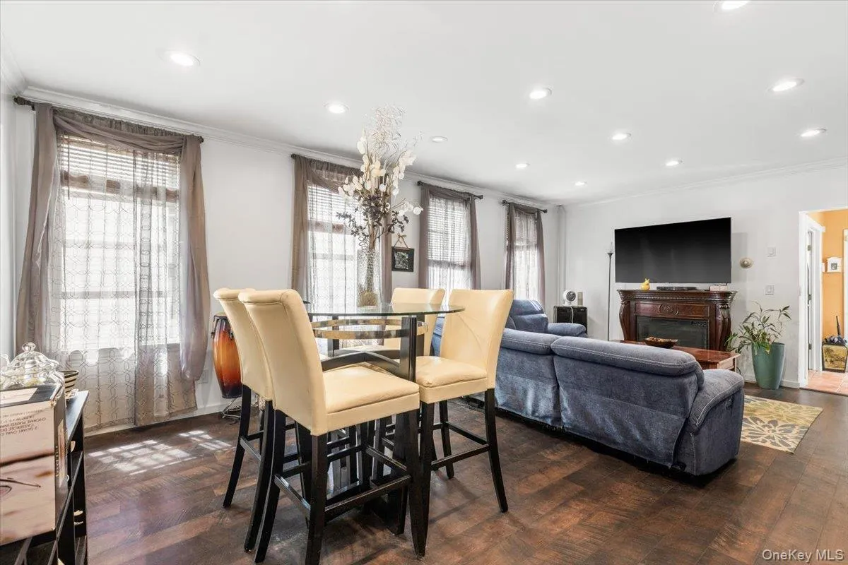 4212 Wilder Avenue, New York, NY, 4 Bedrooms Bedrooms, 9 Rooms Rooms,2 BathroomsBathrooms,Residential,For Rent,Wilder,0,1019555 4212 Wilder Avenue, New York, NY, 4 Bedrooms Bedrooms, 9 Rooms Rooms,2 BathroomsBathrooms,Residential,For Rent,Wilder,0,1019555