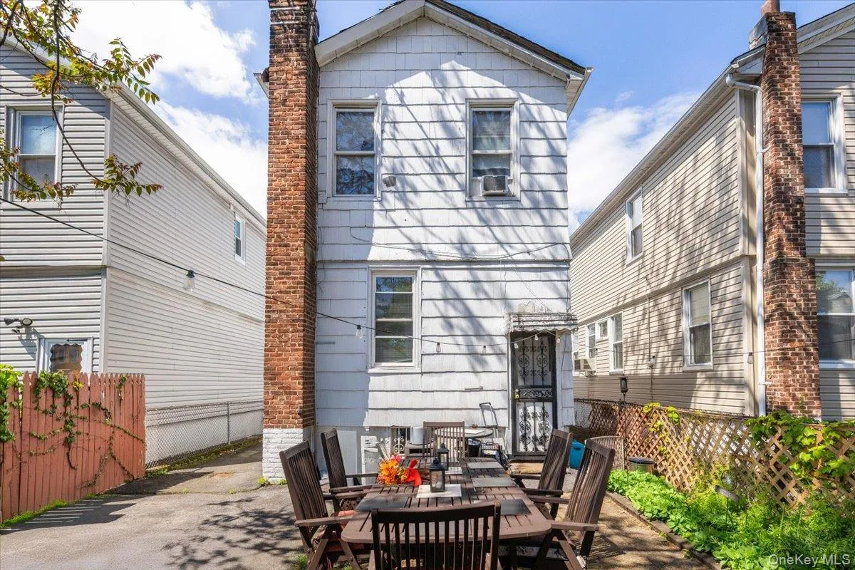 4212 Wilder Avenue, New York, NY, 4 Bedrooms Bedrooms, 9 Rooms Rooms,2 BathroomsBathrooms,Residential,For Rent,Wilder,0,1019555 4212 Wilder Avenue, New York, NY, 4 Bedrooms Bedrooms, 9 Rooms Rooms,2 BathroomsBathrooms,Residential,For Rent,Wilder,0,1019555