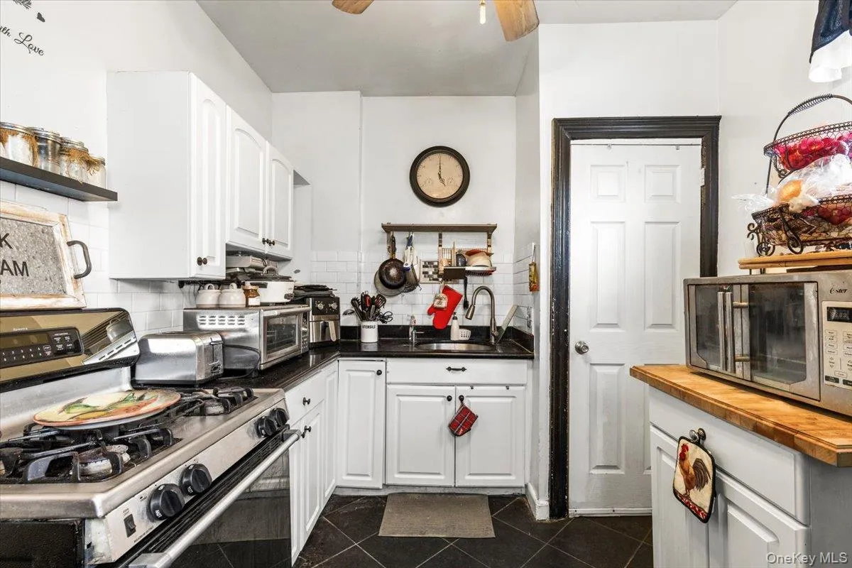 4212 Wilder Avenue, New York, NY, 4 Bedrooms Bedrooms, 9 Rooms Rooms,2 BathroomsBathrooms,Residential,For Rent,Wilder,0,1019555 4212 Wilder Avenue, New York, NY, 4 Bedrooms Bedrooms, 9 Rooms Rooms,2 BathroomsBathrooms,Residential,For Rent,Wilder,0,1019555