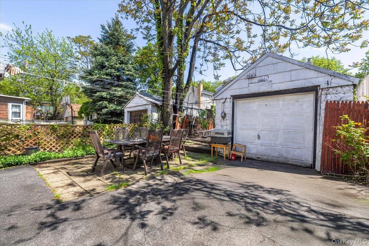 4212 Wilder Avenue, New York, NY, 4 Bedrooms Bedrooms, 9 Rooms Rooms,2 BathroomsBathrooms,Residential,For Rent,Wilder,0,1019555 4212 Wilder Avenue, New York, NY, 4 Bedrooms Bedrooms, 9 Rooms Rooms,2 BathroomsBathrooms,Residential,For Rent,Wilder,0,1019555