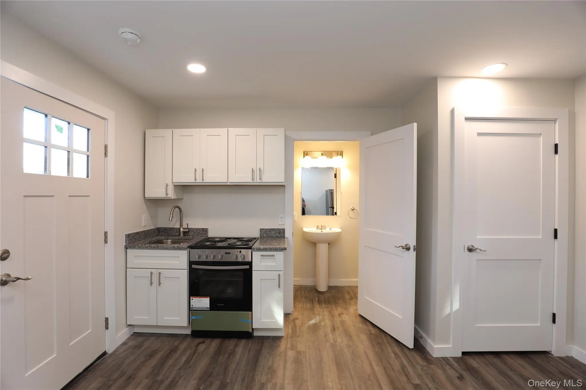 14311 9W, New Baltimore, NY, 1 Room Rooms,1 BathroomBathrooms,Residential Lease,For Rent,9W,0,1019558 14311 9W, New Baltimore, NY, 1 Room Rooms,1 BathroomBathrooms,Residential Lease,For Rent,9W,0,1019558