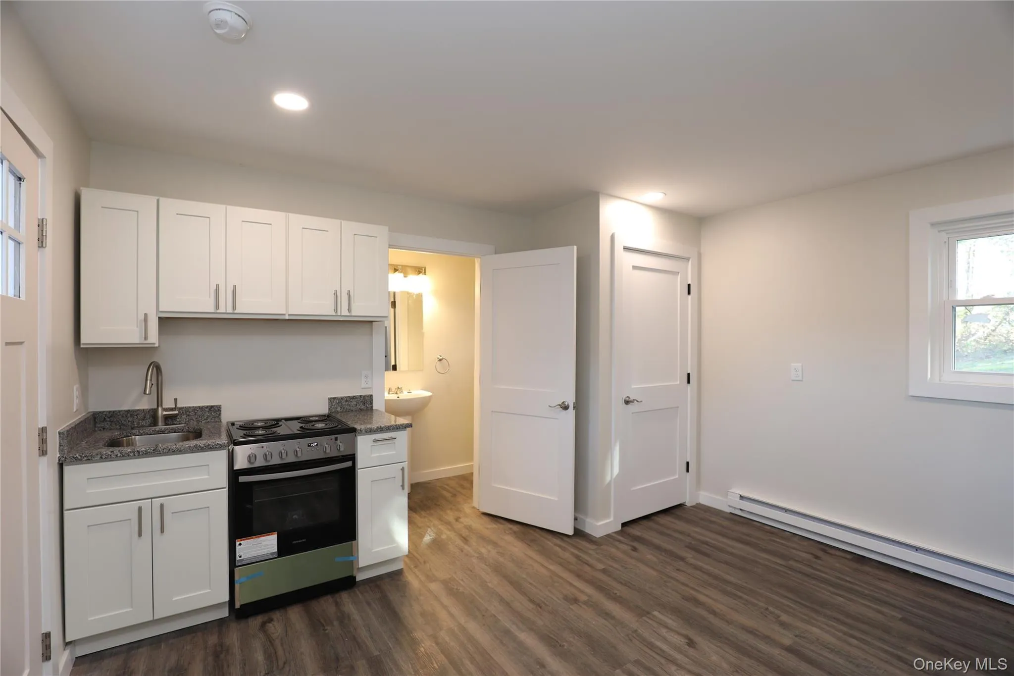 14311 9W, New Baltimore, NY, 1 Room Rooms,1 BathroomBathrooms,Residential Lease,For Rent,9W,0,1019558 14311 9W, New Baltimore, NY, 1 Room Rooms,1 BathroomBathrooms,Residential Lease,For Rent,9W,0,1019558