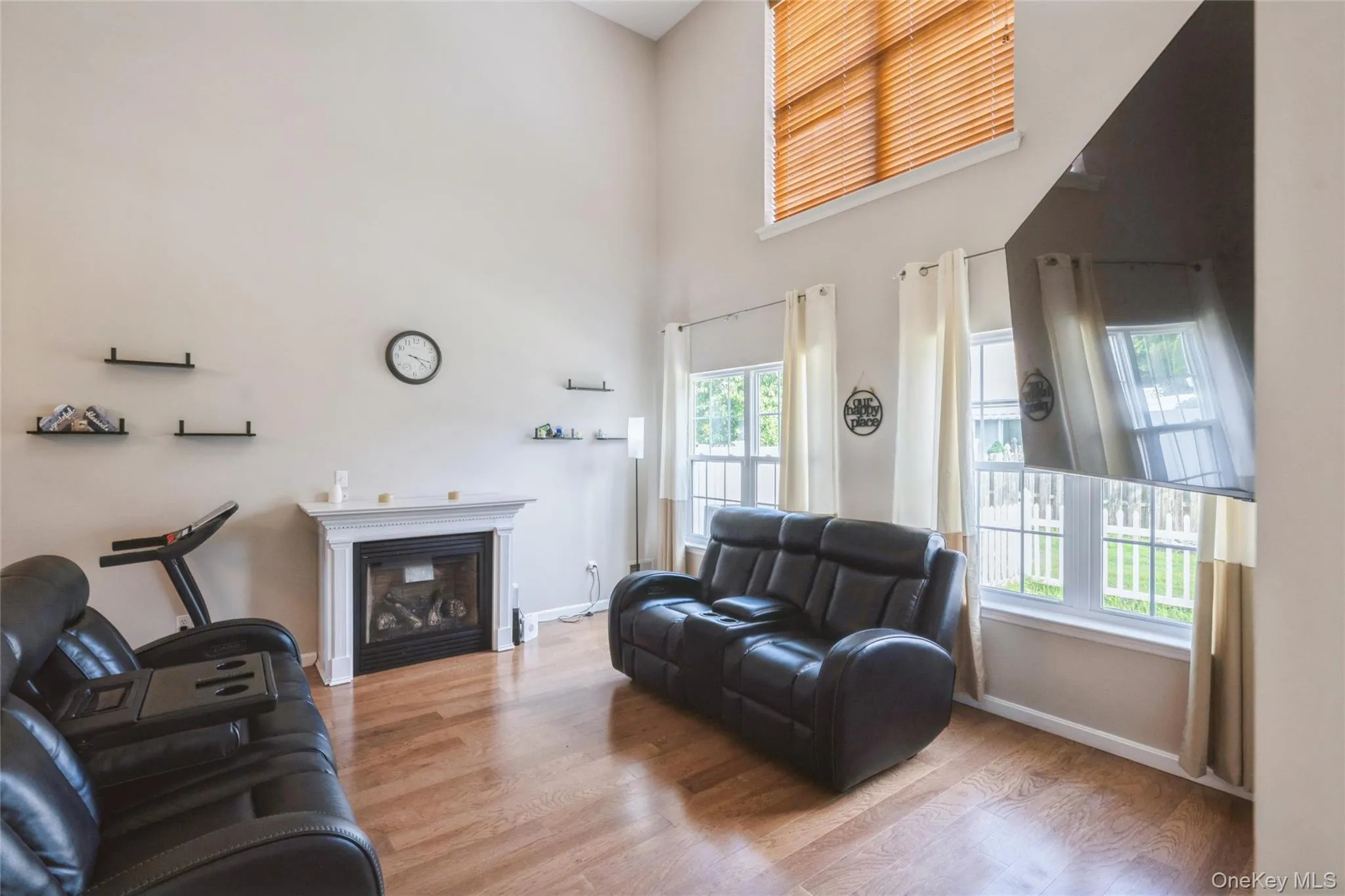Very High ceilings, over 17 feet! Very High ceilings, over 17 feet!