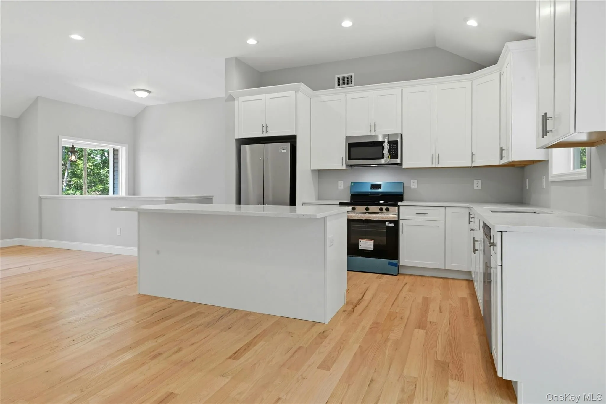 37 2nd Street, Brookhaven, NY, 4 Bedrooms Bedrooms, 6 Rooms Rooms,3 BathroomsBathrooms,Residential,For Rent,2nd,0,1019562 37 2nd Street, Brookhaven, NY, 4 Bedrooms Bedrooms, 6 Rooms Rooms,3 BathroomsBathrooms,Residential,For Rent,2nd,0,1019562