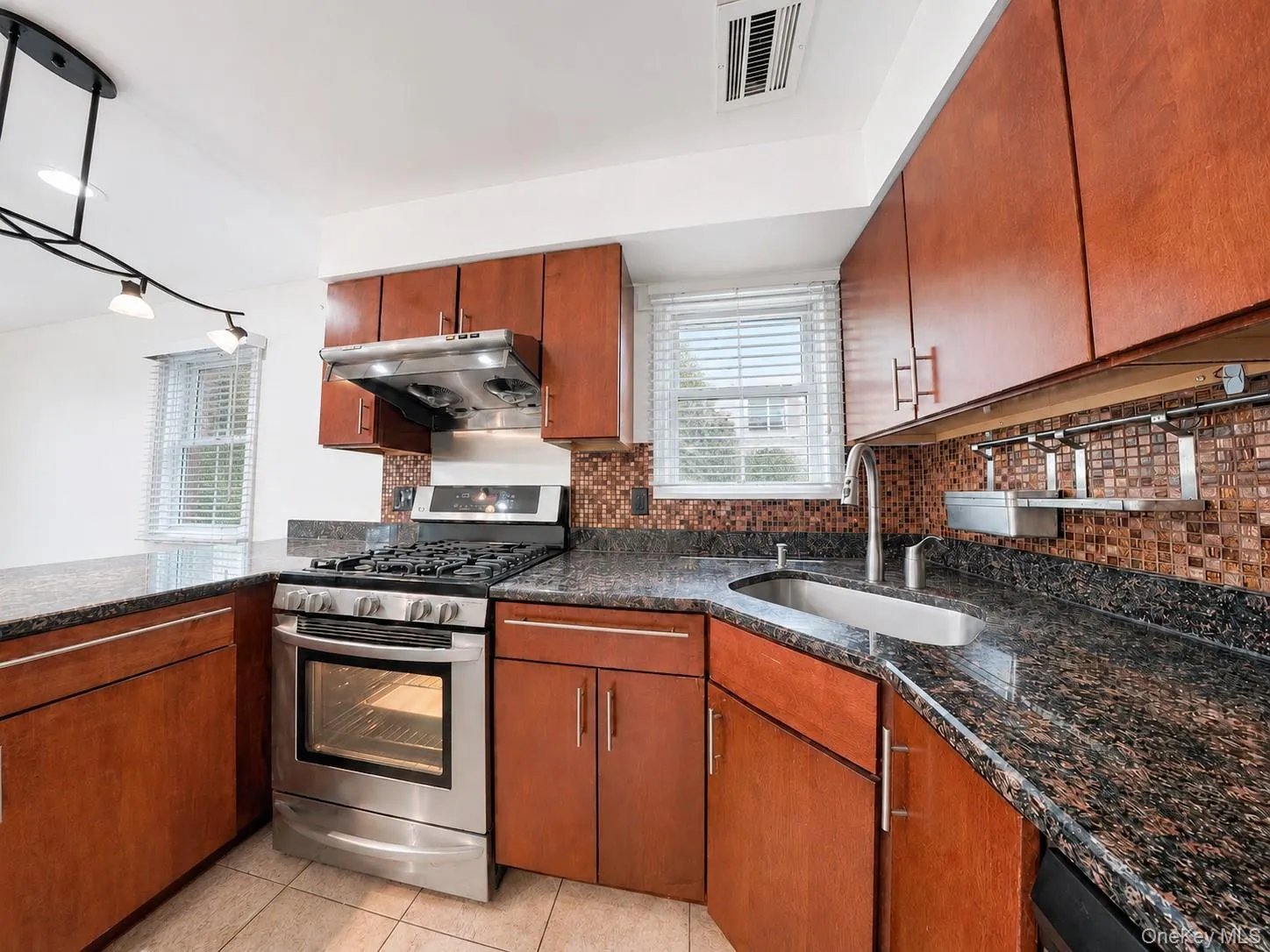 4038 194th Street, New York, NY, 2 Bedrooms Bedrooms, 4 Rooms Rooms,2 BathroomsBathrooms,Residential,For Rent,194th,0,1019564 4038 194th Street, New York, NY, 2 Bedrooms Bedrooms, 4 Rooms Rooms,2 BathroomsBathrooms,Residential,For Rent,194th,0,1019564