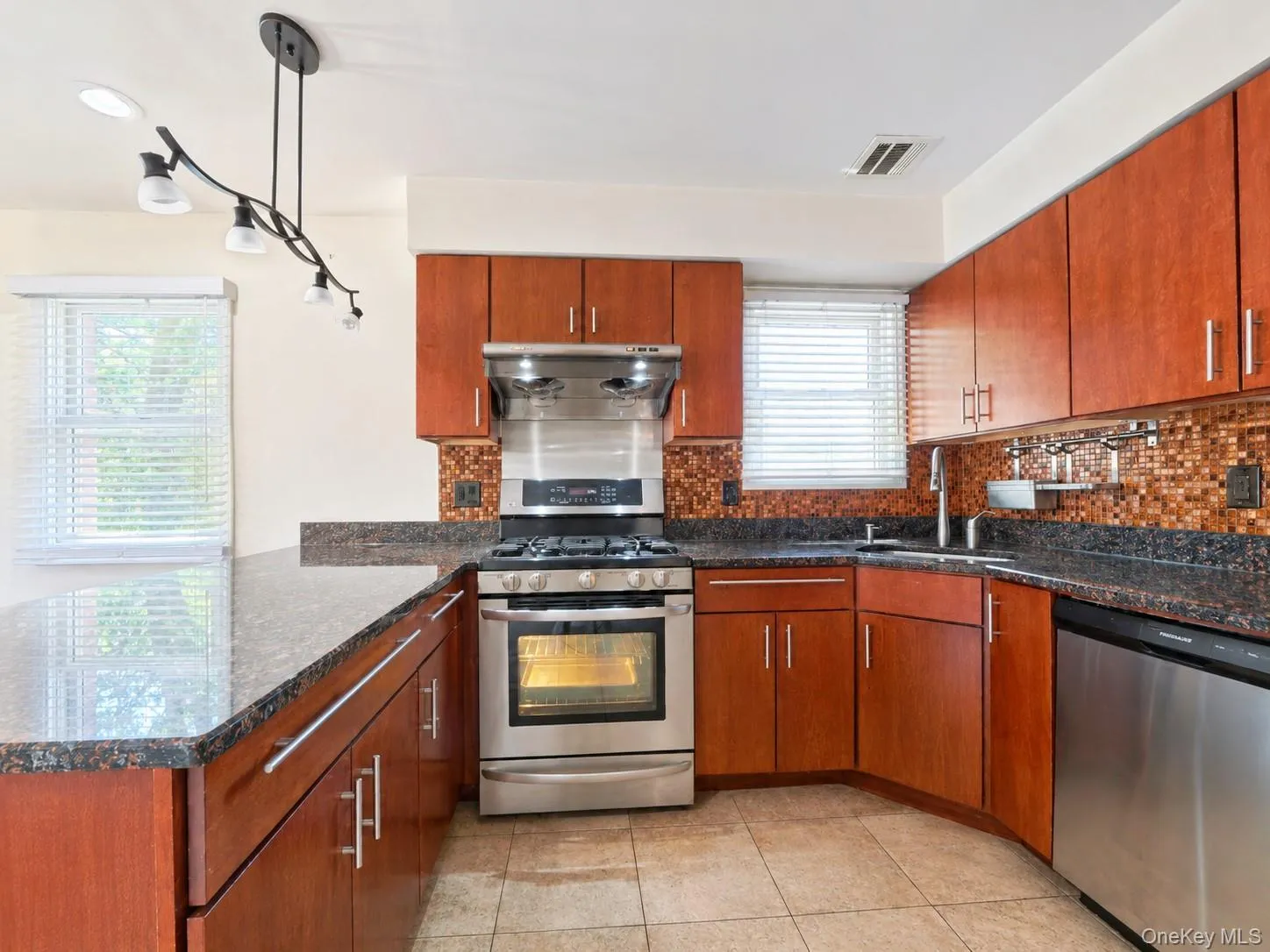 4038 194th Street, New York, NY, 2 Bedrooms Bedrooms, 4 Rooms Rooms,2 BathroomsBathrooms,Residential,For Rent,194th,0,1019564 4038 194th Street, New York, NY, 2 Bedrooms Bedrooms, 4 Rooms Rooms,2 BathroomsBathrooms,Residential,For Rent,194th,0,1019564