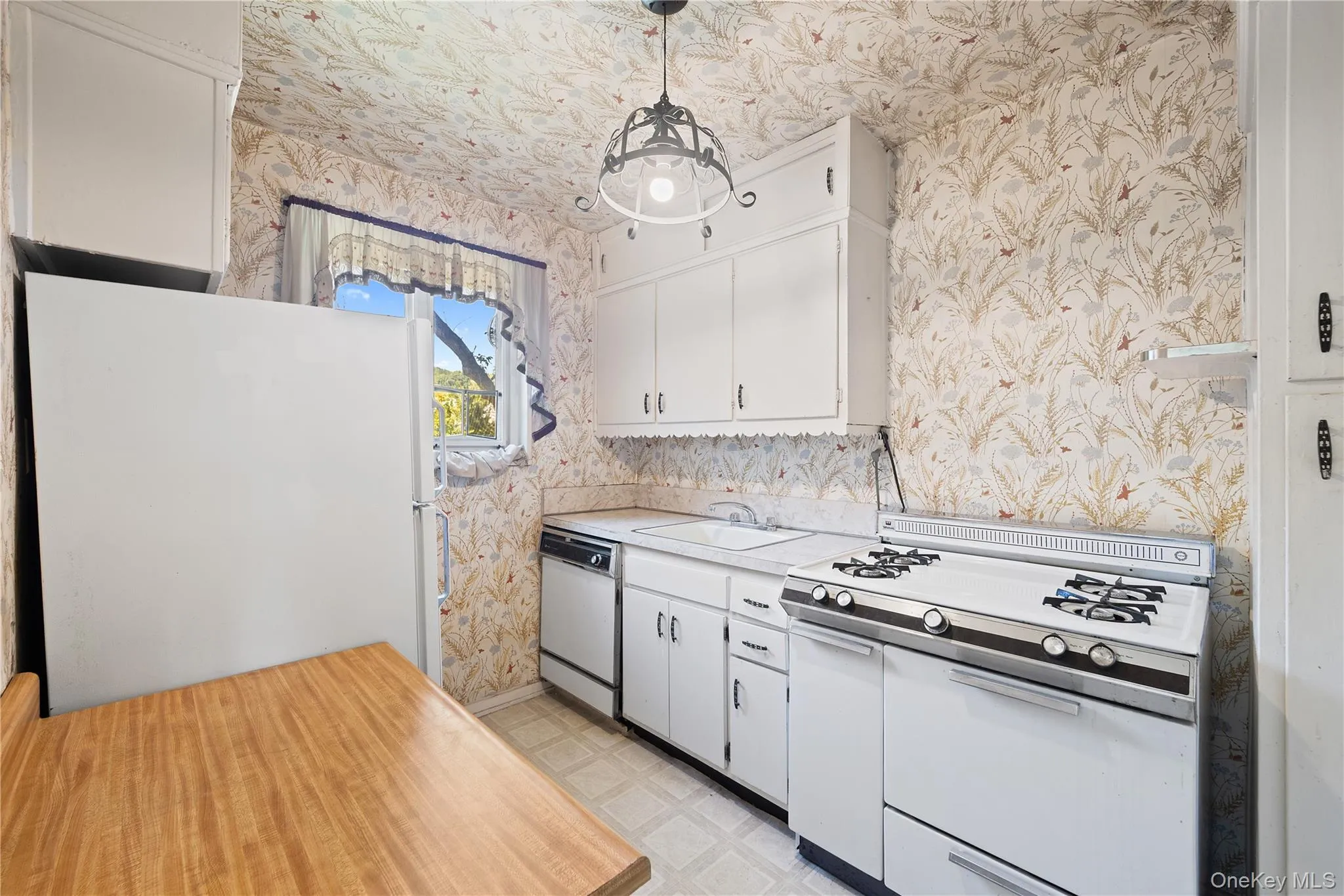 227-23 Hillside Avenue, New York, NY, 2 Bedrooms Bedrooms, 5 Rooms Rooms,1 BathroomBathrooms,Residential,For Rent,Hillside,0,1019569 227-23 Hillside Avenue, New York, NY, 2 Bedrooms Bedrooms, 5 Rooms Rooms,1 BathroomBathrooms,Residential,For Rent,Hillside,0,1019569