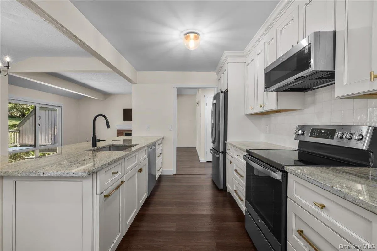 156 Heritage Hills, Somers, NY, 3 Bedrooms Bedrooms, 6 Rooms Rooms,2 BathroomsBathrooms,Residential,For Rent,Heritage,0,1019576 156 Heritage Hills, Somers, NY, 3 Bedrooms Bedrooms, 6 Rooms Rooms,2 BathroomsBathrooms,Residential,For Rent,Heritage,0,1019576