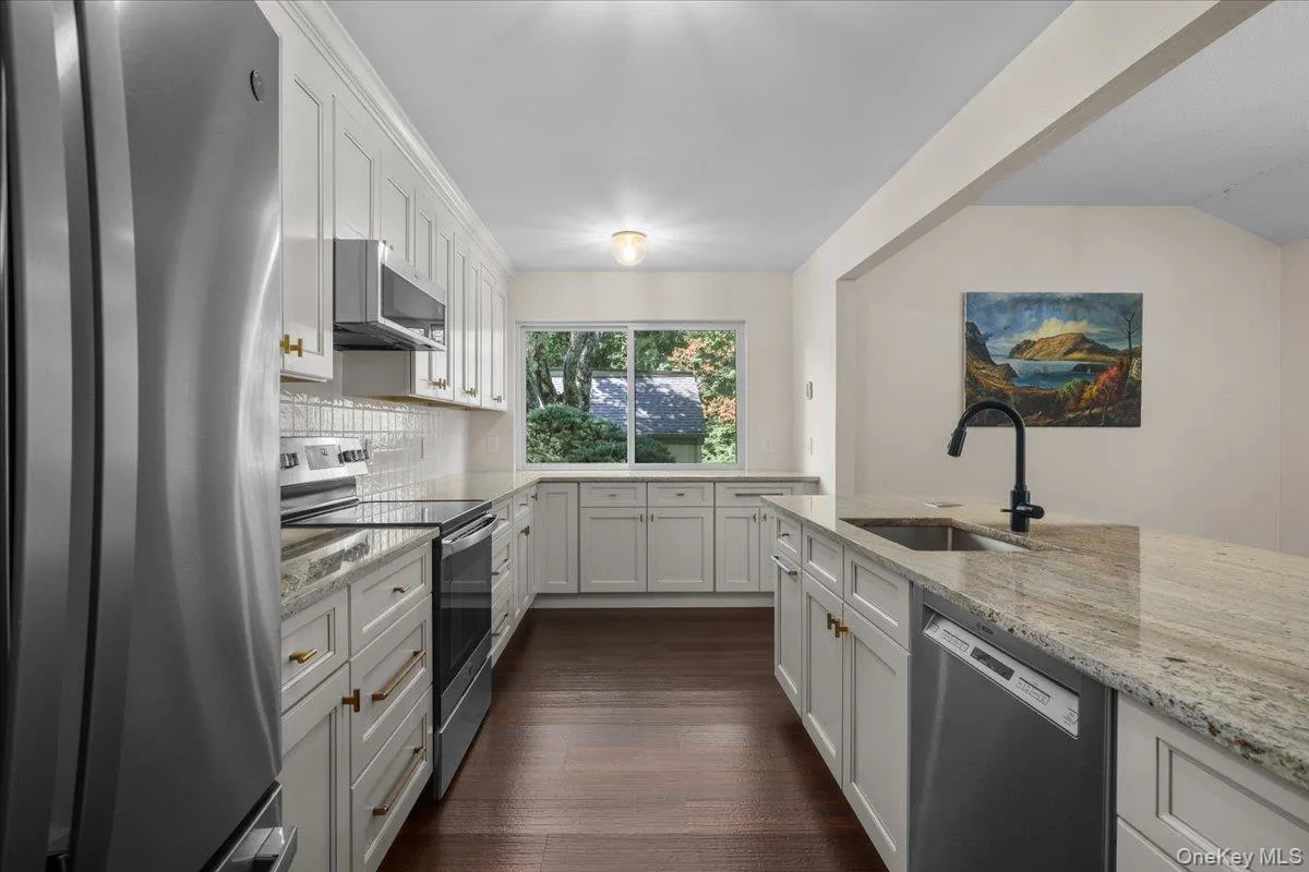 156 Heritage Hills, Somers, NY, 3 Bedrooms Bedrooms, 6 Rooms Rooms,2 BathroomsBathrooms,Residential,For Rent,Heritage,0,1019576 156 Heritage Hills, Somers, NY, 3 Bedrooms Bedrooms, 6 Rooms Rooms,2 BathroomsBathrooms,Residential,For Rent,Heritage,0,1019576