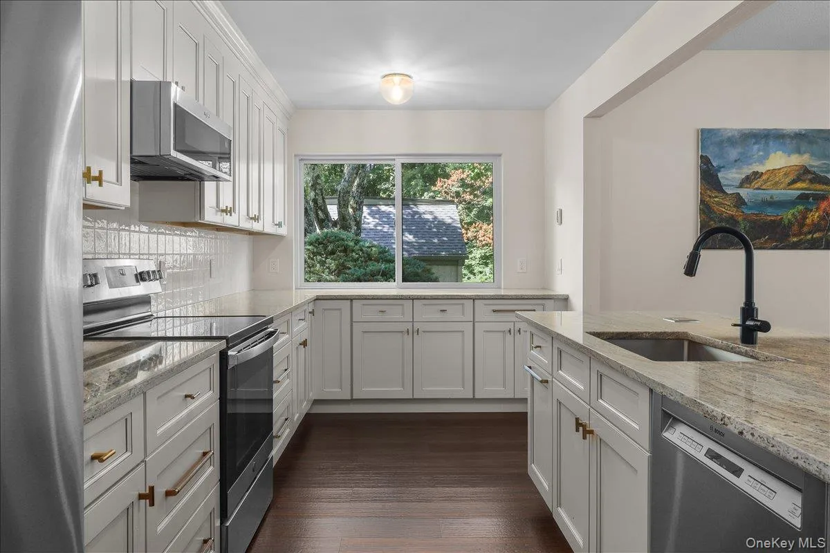 156 Heritage Hills, Somers, NY, 3 Bedrooms Bedrooms, 6 Rooms Rooms,2 BathroomsBathrooms,Residential,For Rent,Heritage,0,1019576 156 Heritage Hills, Somers, NY, 3 Bedrooms Bedrooms, 6 Rooms Rooms,2 BathroomsBathrooms,Residential,For Rent,Heritage,0,1019576