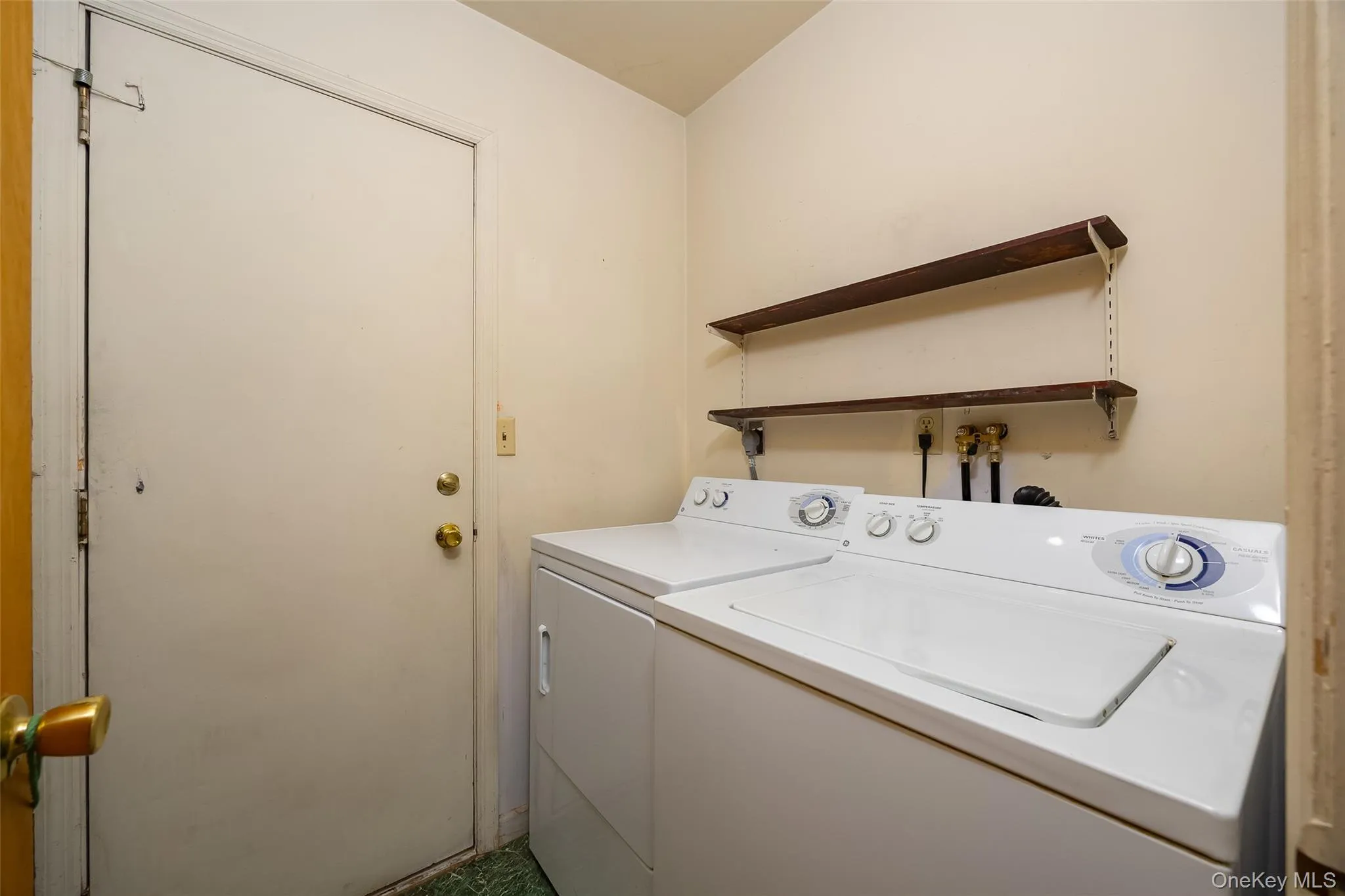 9 Ruby Circle, Poughkeepsie (town), NY, 2 Bedrooms Bedrooms, 5 Rooms Rooms,2 BathroomsBathrooms,Residential,For Rent,Ruby,0,1019577 9 Ruby Circle, Poughkeepsie (town), NY, 2 Bedrooms Bedrooms, 5 Rooms Rooms,2 BathroomsBathrooms,Residential,For Rent,Ruby,0,1019577