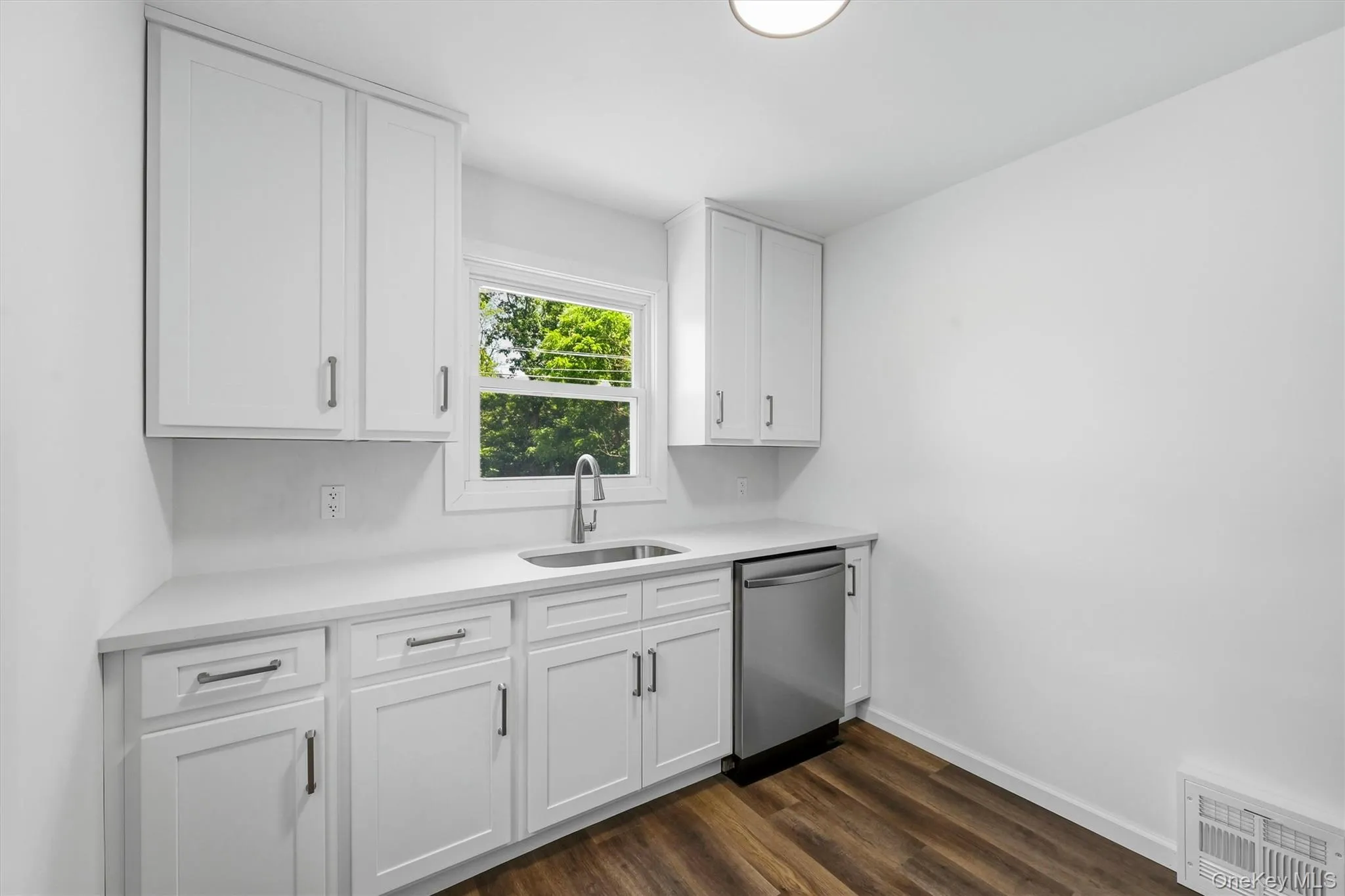 8 Green Road, New Windsor, NY, 5 Bedrooms Bedrooms, 12 Rooms Rooms,2 BathroomsBathrooms,Residential,For Rent,Green,0,1019581 8 Green Road, New Windsor, NY, 5 Bedrooms Bedrooms, 12 Rooms Rooms,2 BathroomsBathrooms,Residential,For Rent,Green,0,1019581